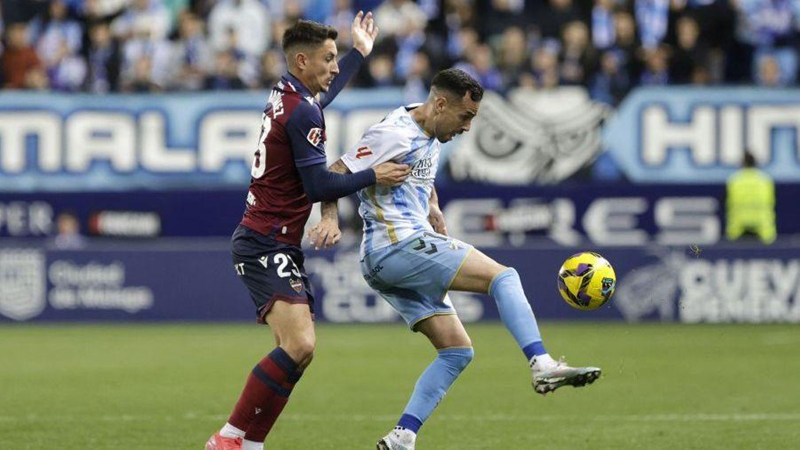 Pablo Martínez, en una acció del duel Pablo Martínez, en una acció del duel