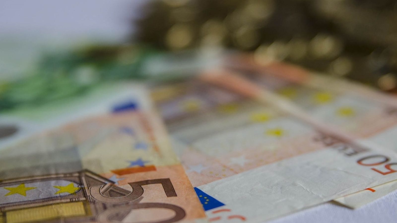 En la taxa interanual, creix un 2,8%, una dècima per damunt del conjunt nacional