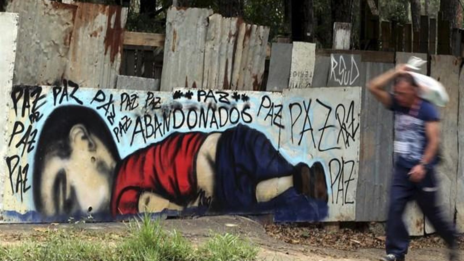 Un grafit recorda Aylan a Sorocaba, Brazil