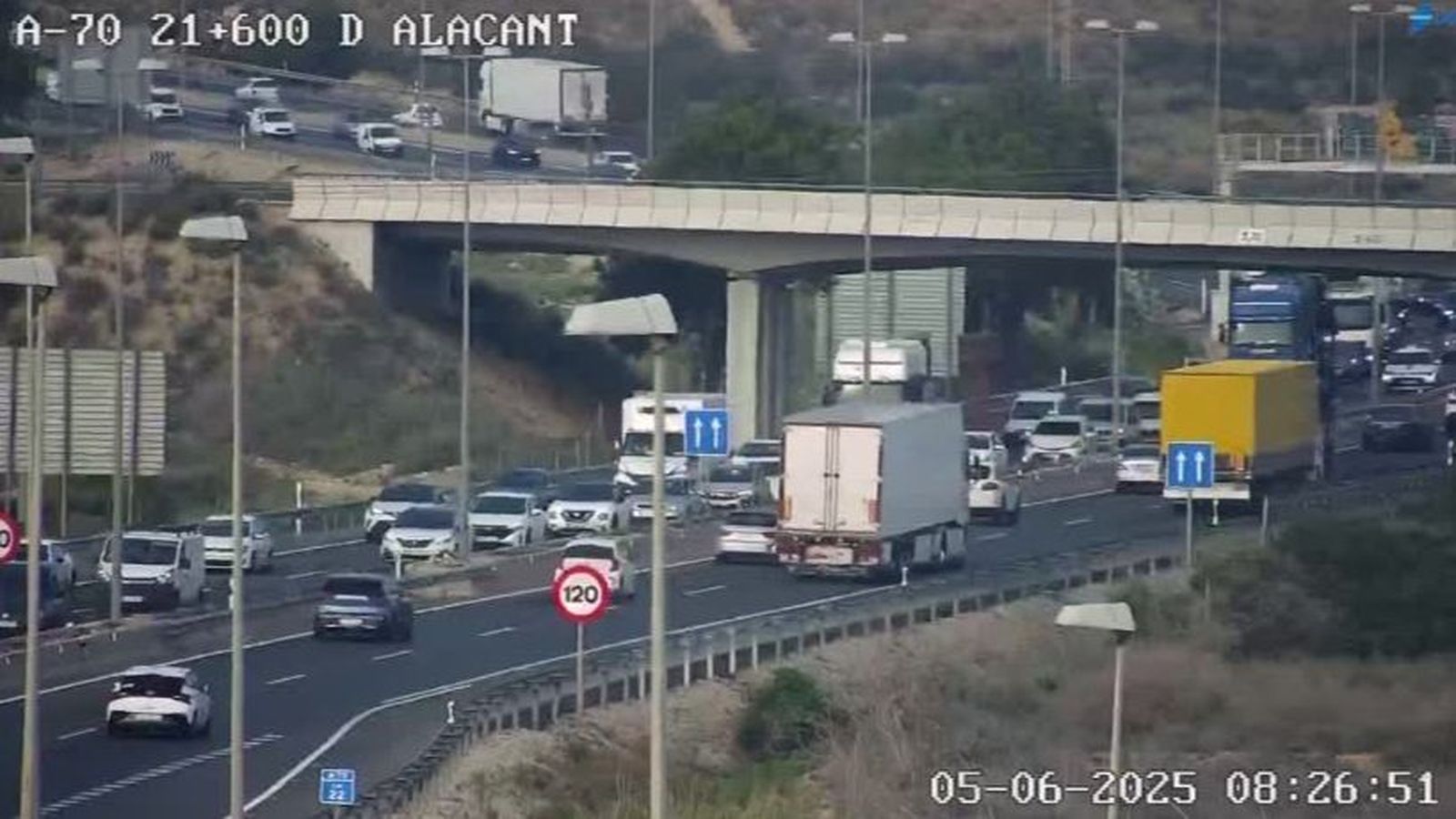 Aspecte que presentava l'A-70, a l'altura d'Alacant, a primera hora d'este dijous