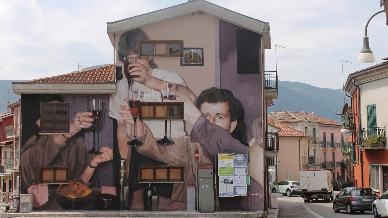 Un dels murals de gran format de Mohamed L’Ghacham, en aquesta ocasió pintat a Lioni (Itàlia), el 2018.
