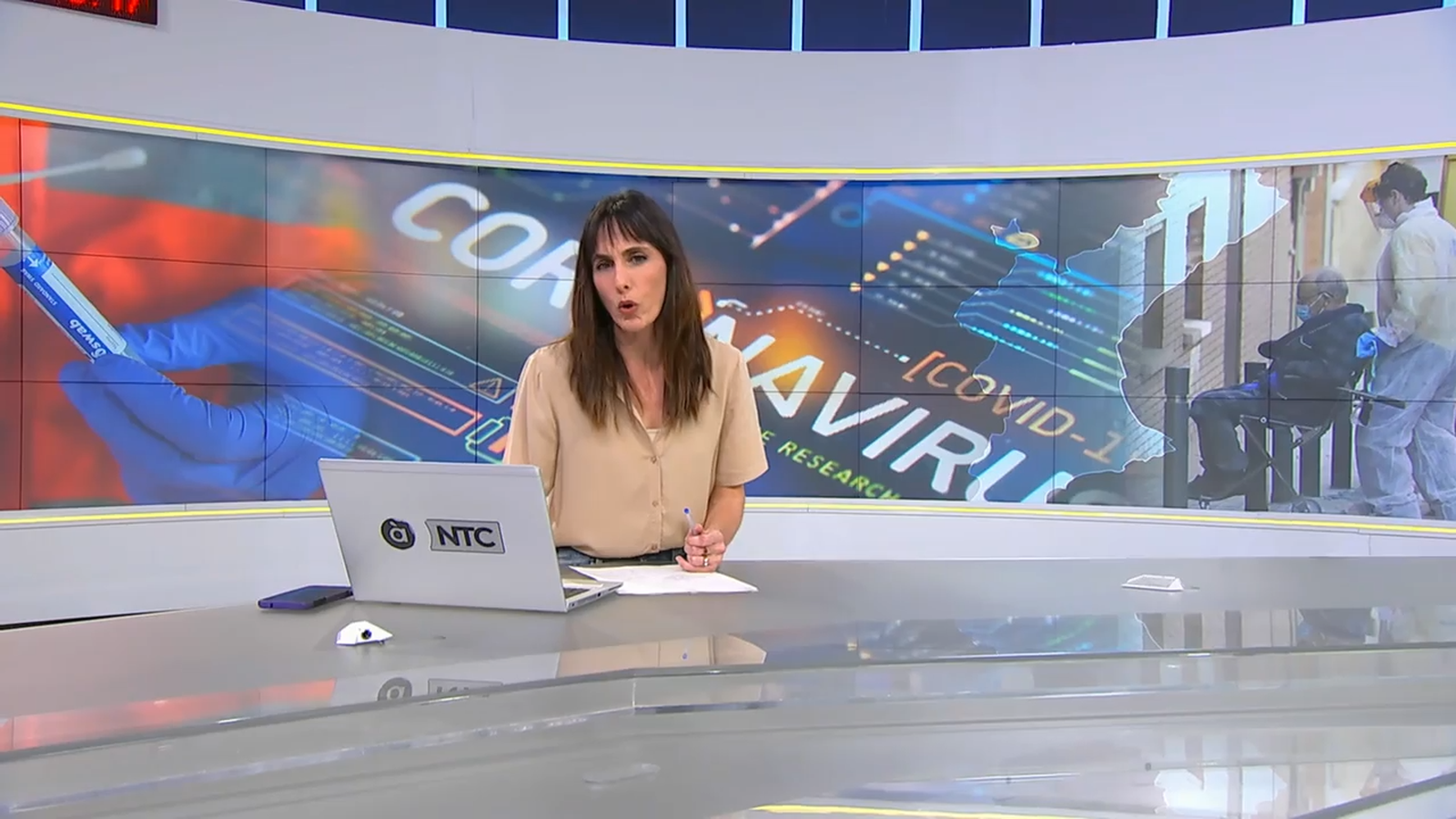 Imatge d'arxiu d'una edició de l'À Punt Notícies Migdia durant el confinament