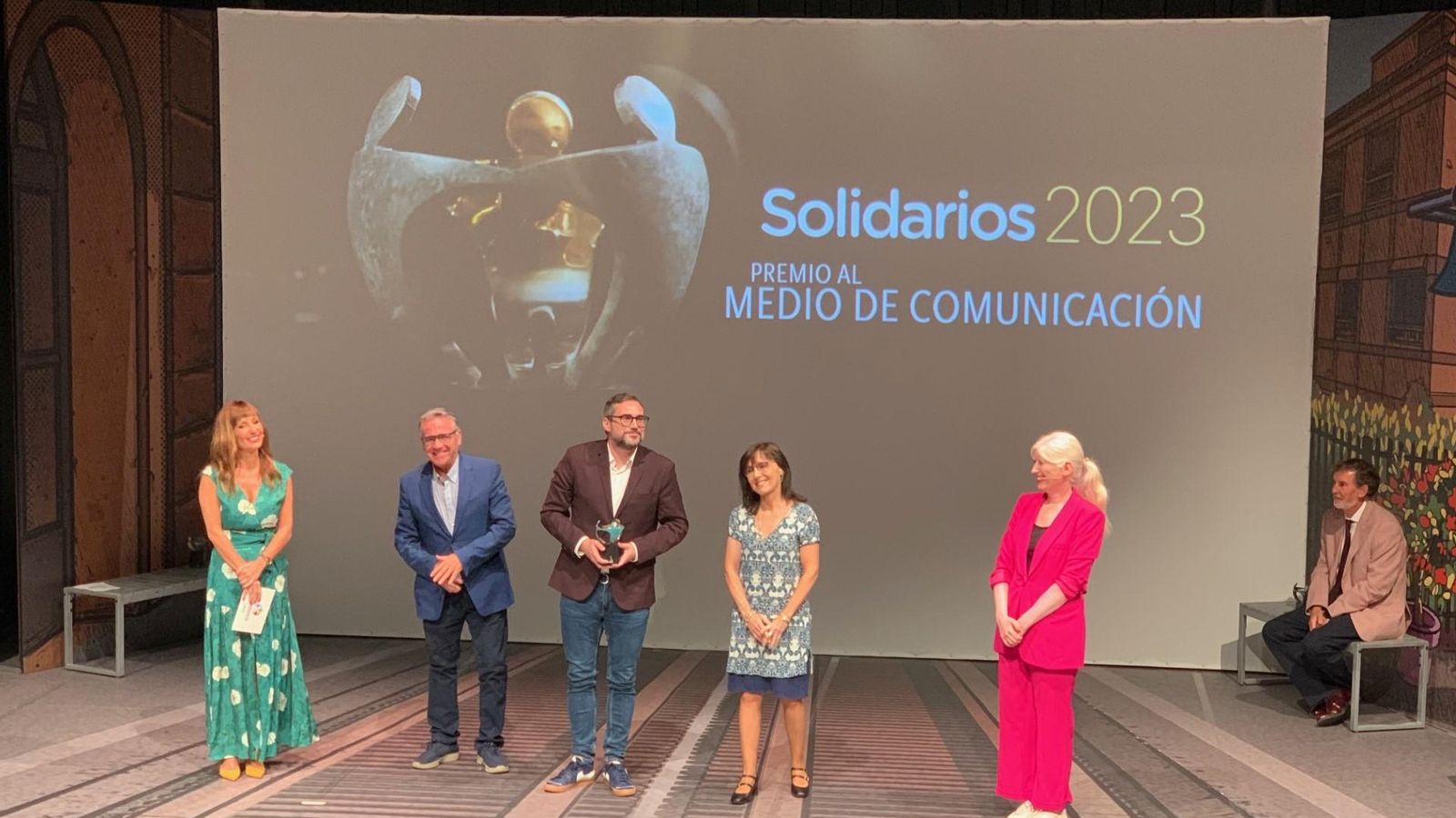 Miquel Francés i Pere Aznar arrepleguen el premi al programa 400