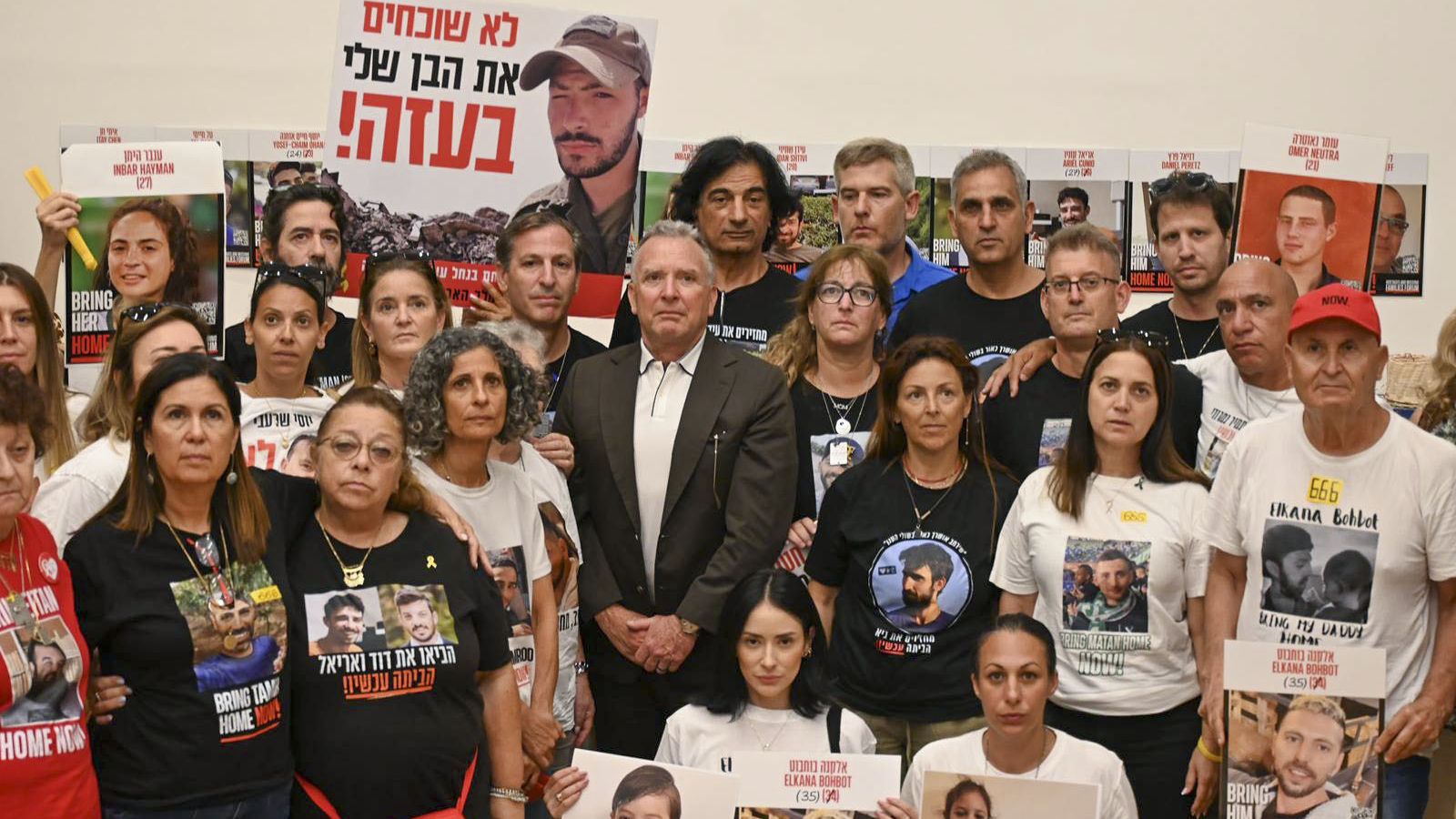 L'enviat dels Estats Units, Steve Witkoff, juntament amb les famílies dels ostatges israelinas a Gaza