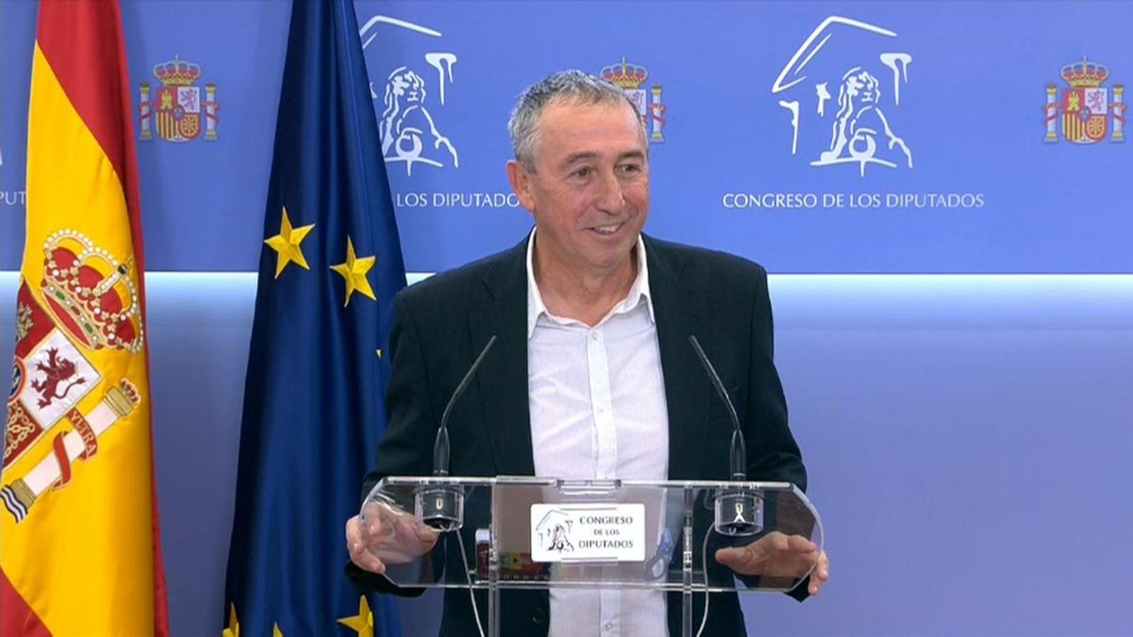 El diputat de Més Compromís, Joan Baldoví, compareix davant els mitjans de comunicació en una imatge d'arxiu