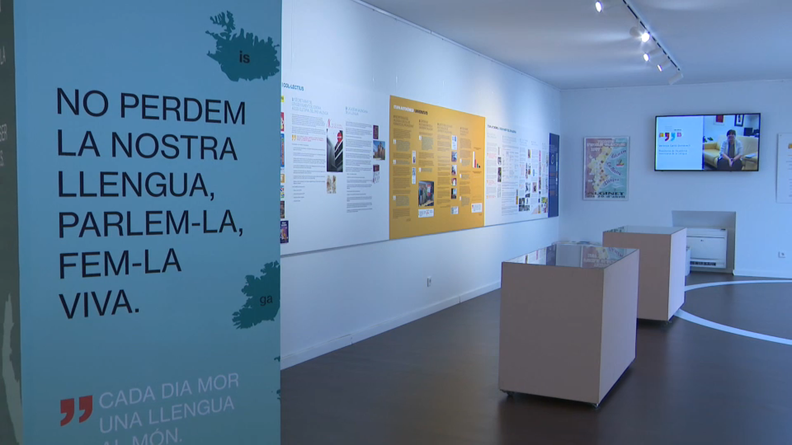 Mostra 'Ensenyar, aprendre i conviure en valencià: 40 anys de la Llei d’Ús i Ensenyament del Valencià'