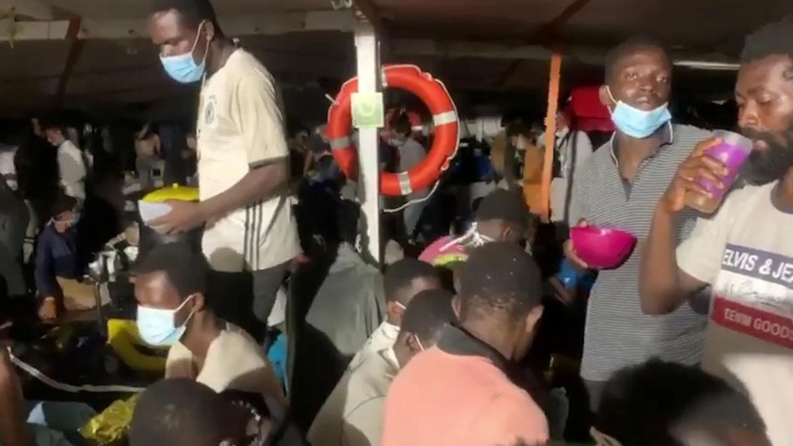 Alguns dels migrants rescatats per vaixell Open Arms al Mediterrani