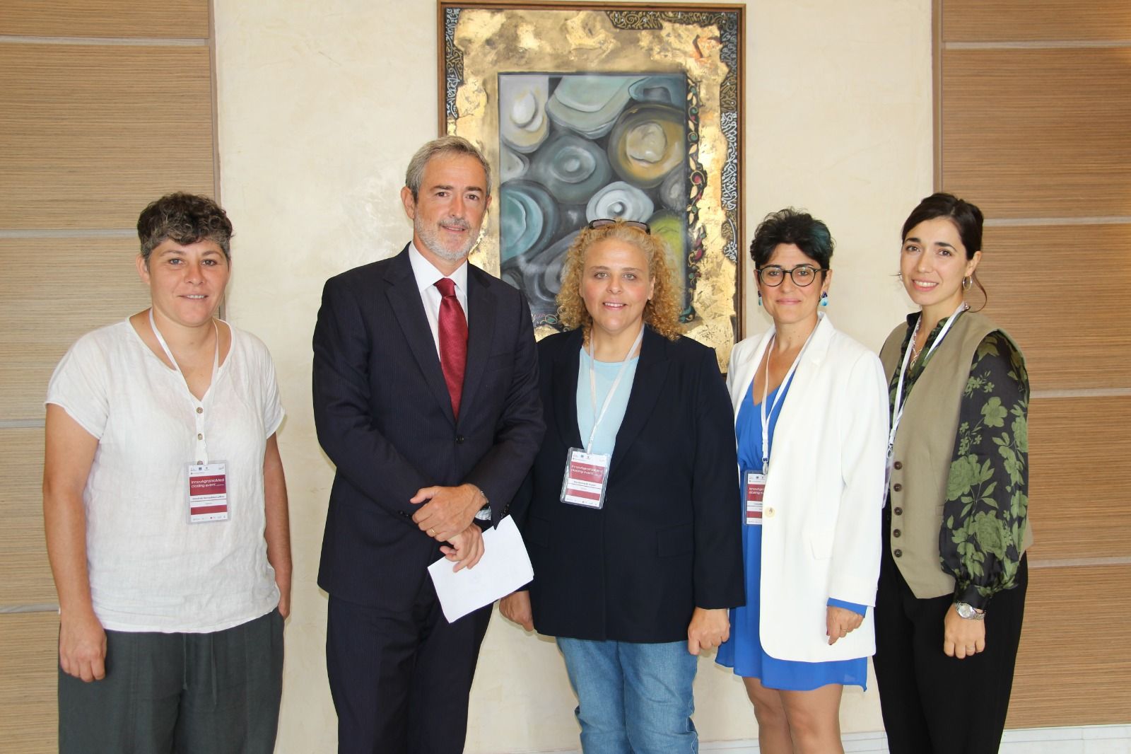 Algunes de les valencianes que han participat a InnovAgroWoMed presidenta de JovesSolides i l'ambaixador espanyol a Tunisía