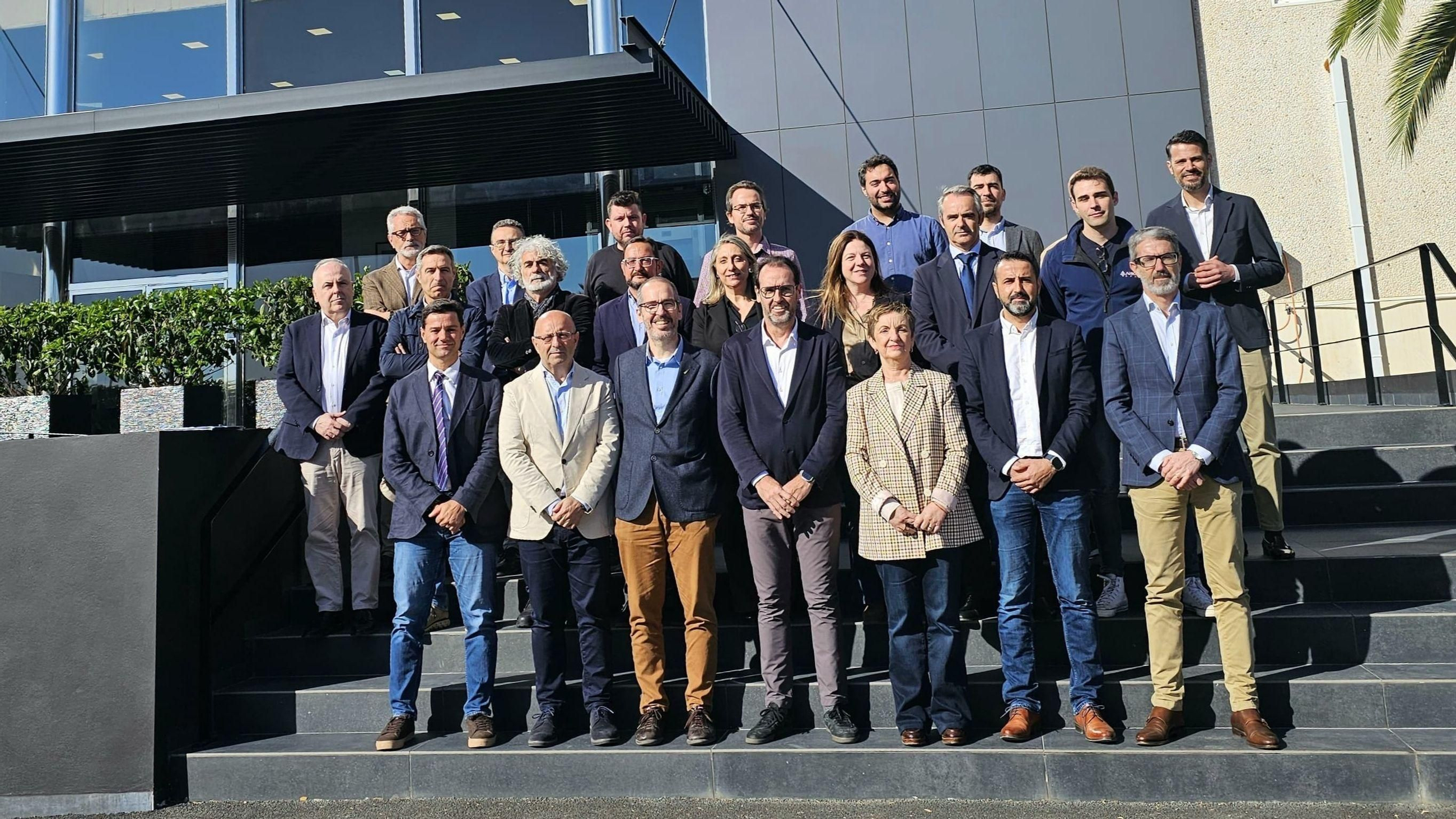 Membres del Comité Estratègic d'Innovació Especialitzat en la Indústria Aeroespacial a la seu de PLD Space, a Elx