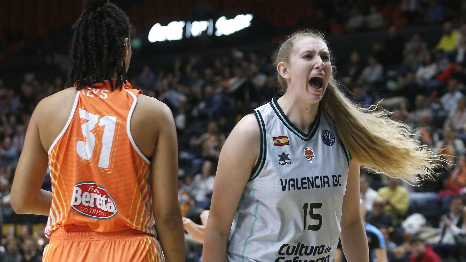 Un triple de Lauren Cox quan faltaven 15 segons ha sentenciat el partit