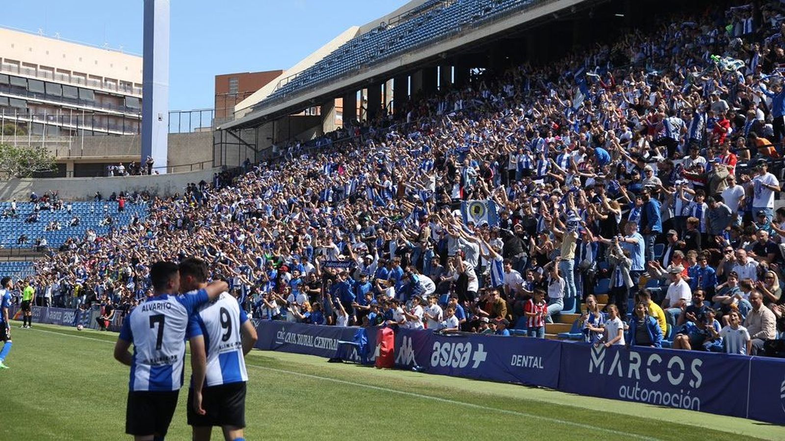 L'afició celebra un dels gols