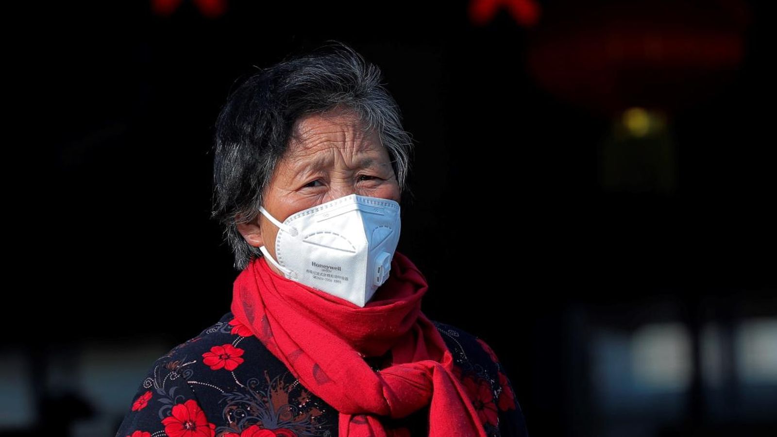 Dona de Wuhan amb màscara
