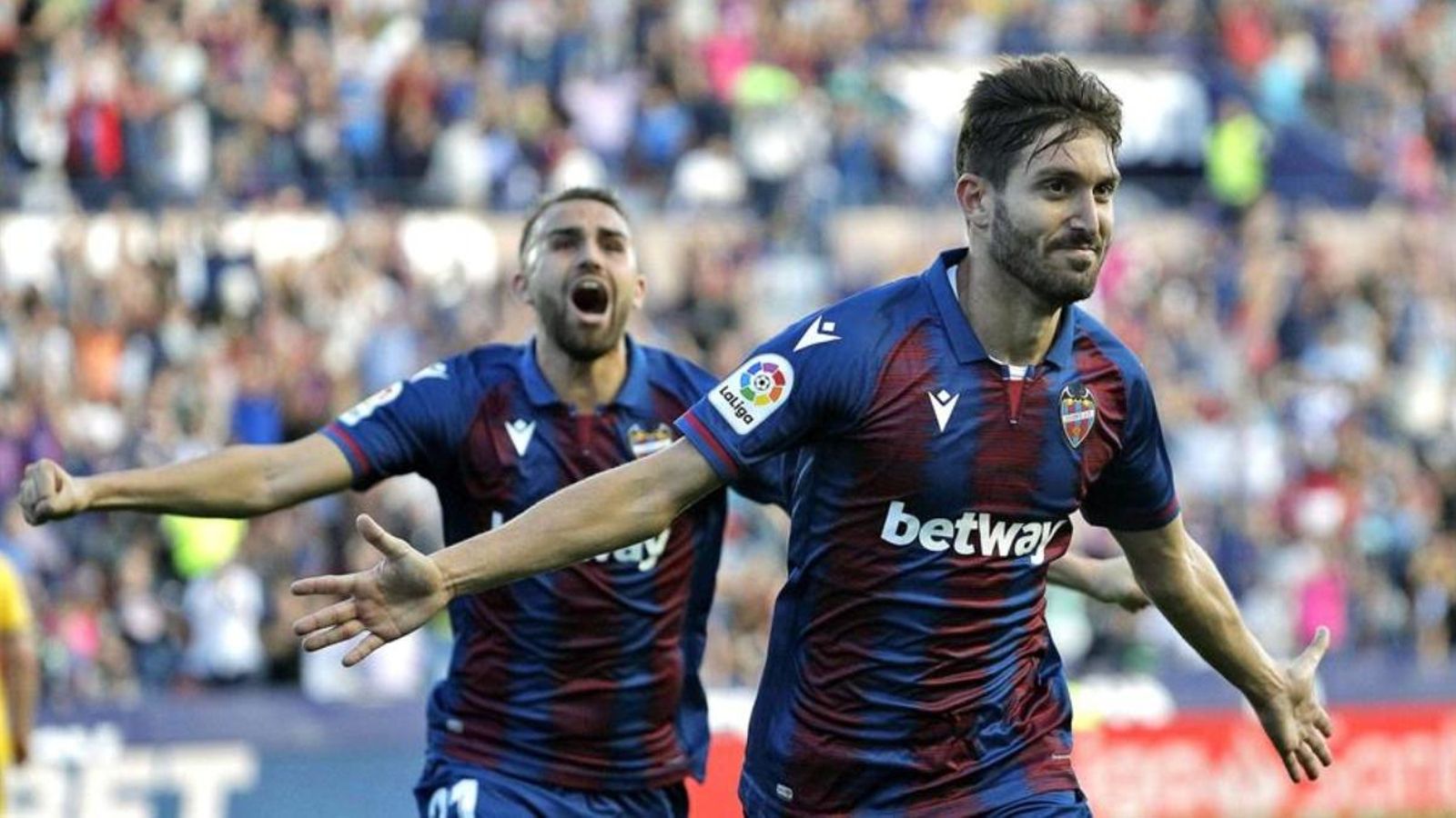 Campaña, que ha començat la remuntada, celebra el gol