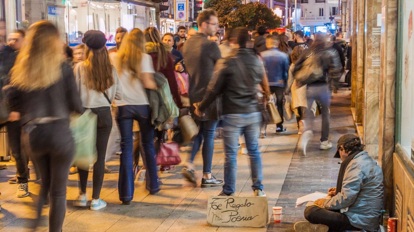 Un captaire en un carrer d'una gran ciutat (arxiu)