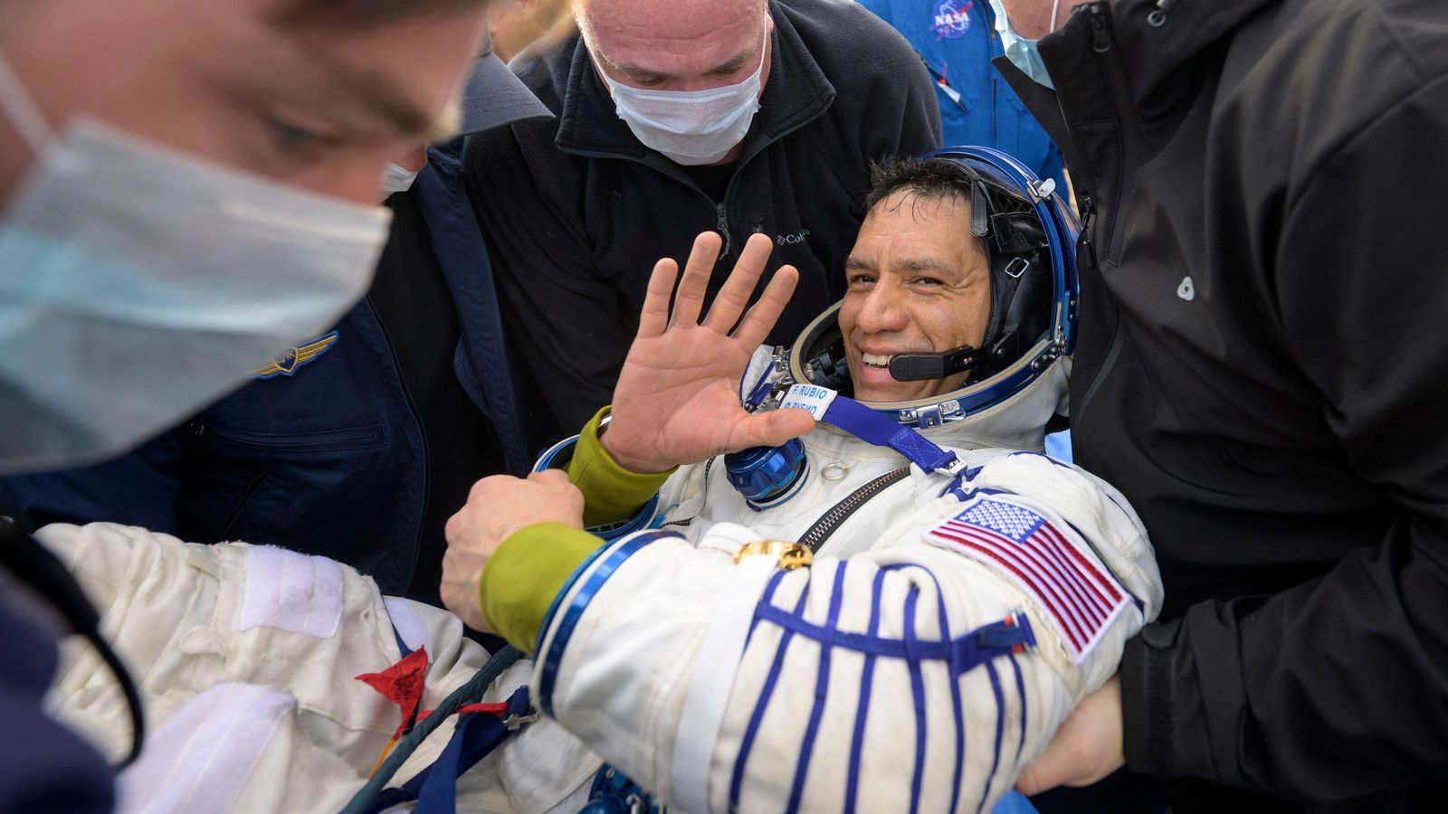 L'astronauta Frank Rubio arriba a la Terra