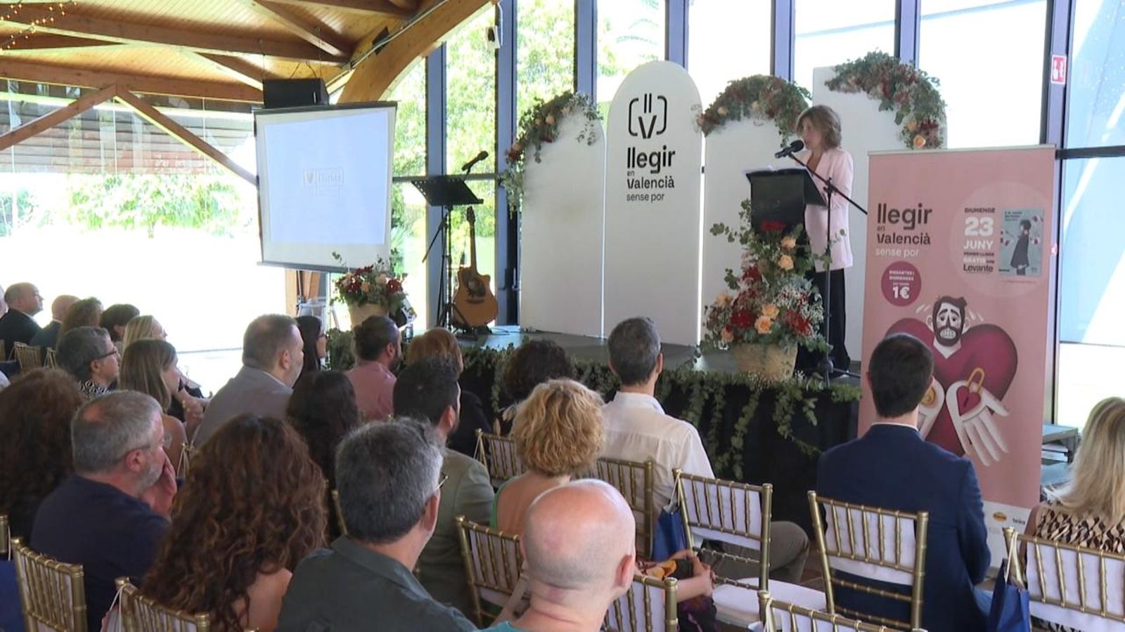 La Fundació Bromera fomenta la lectura de llibres en valencià