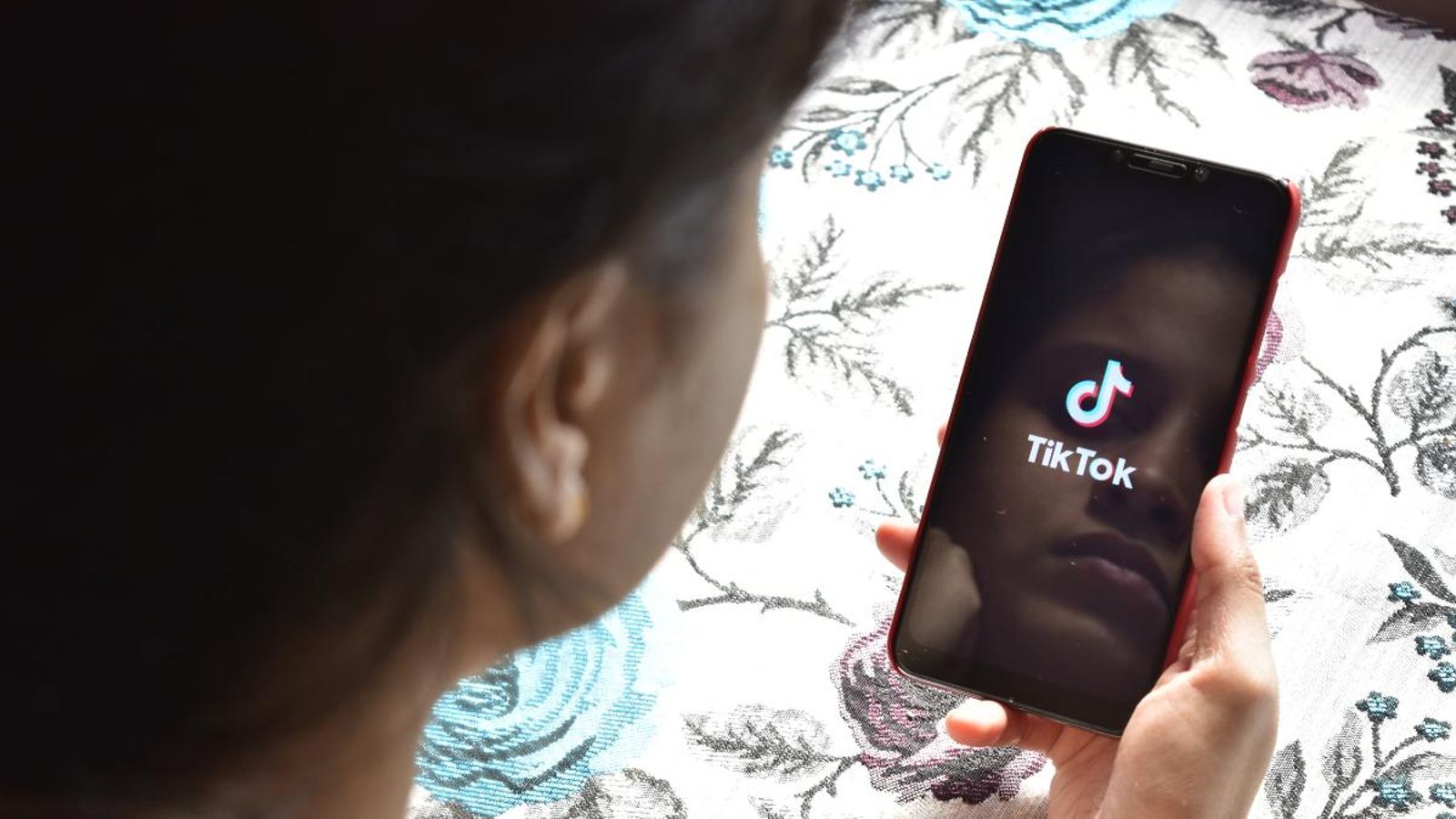 La policia evita a Alacant el suïcidi d'una menor que ho havia avisat en TikTok