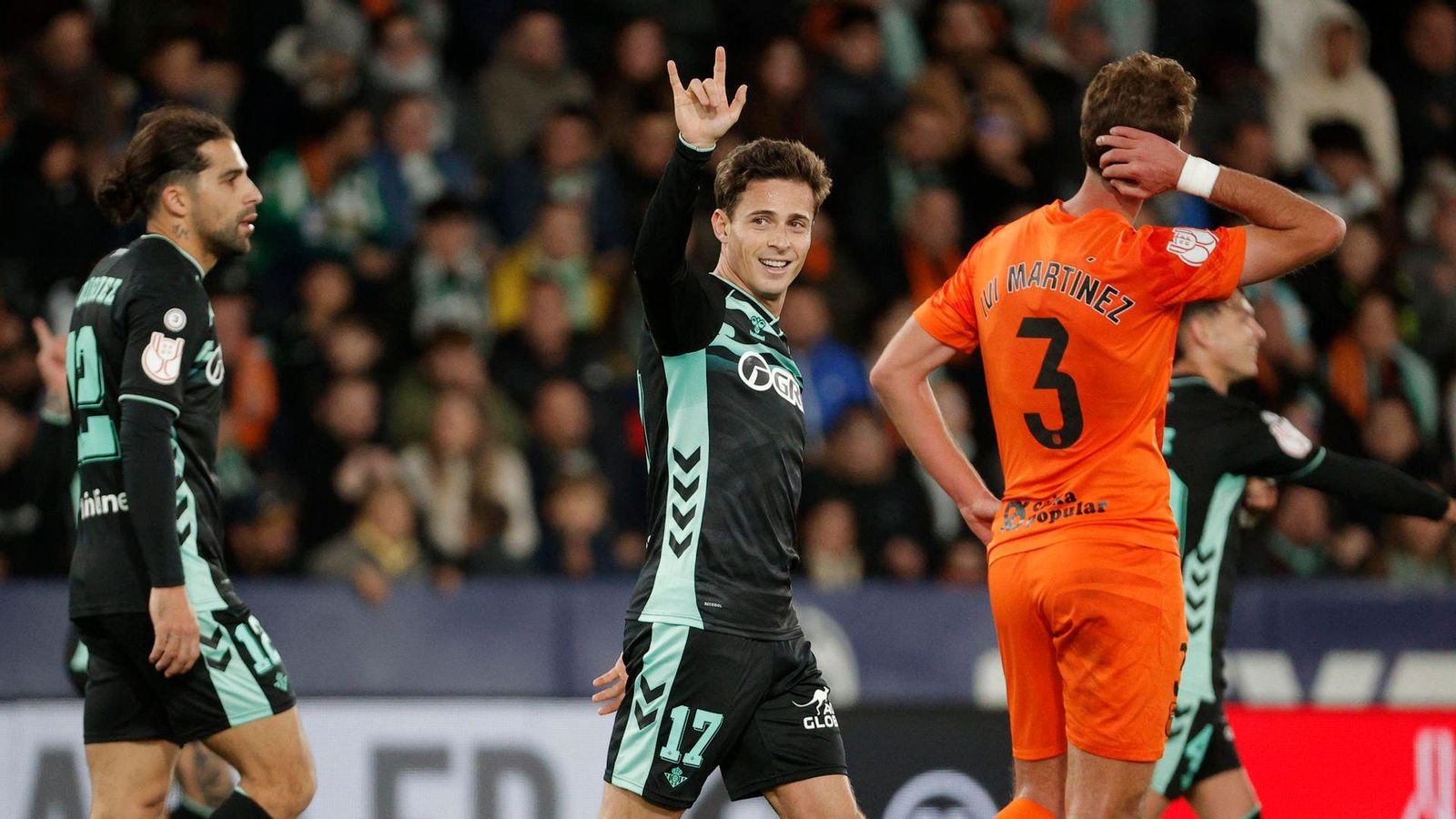 Riquelme celebra un dels gols