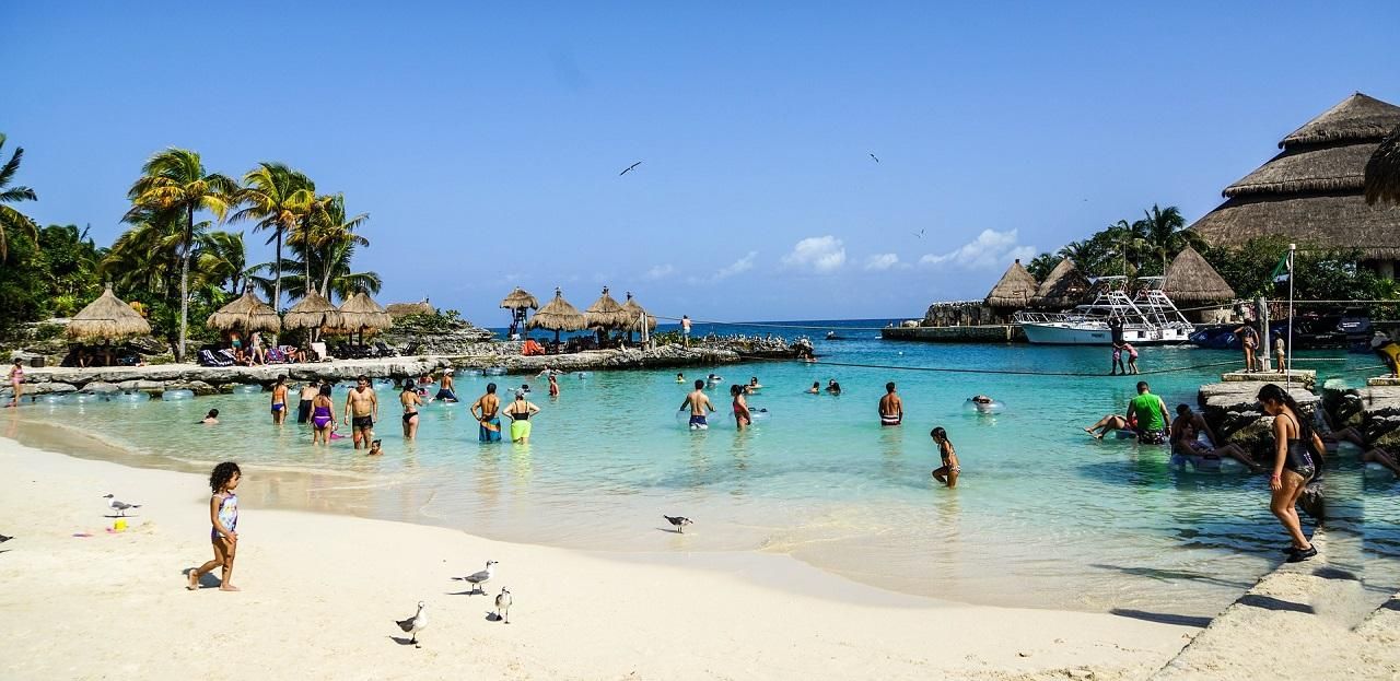 Llacuna dels Manatís, Cancún (Mèxic) Llacuna dels Manatís, Cancún (Mèxic)