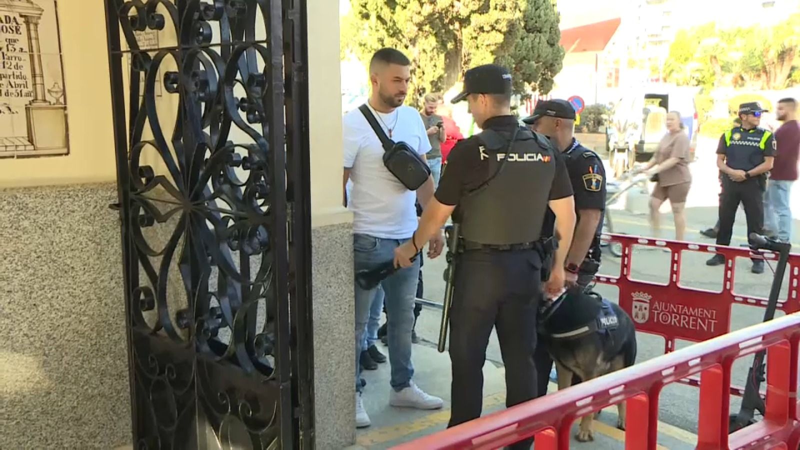 Dispositiu de vigilància al cementeri de Torrent