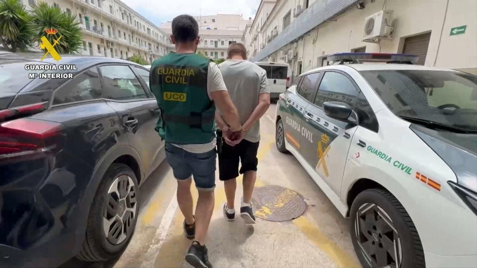 Moment de la capturan a Burjassot d'un condemnat per violar la neboda / Guàrdia Civil