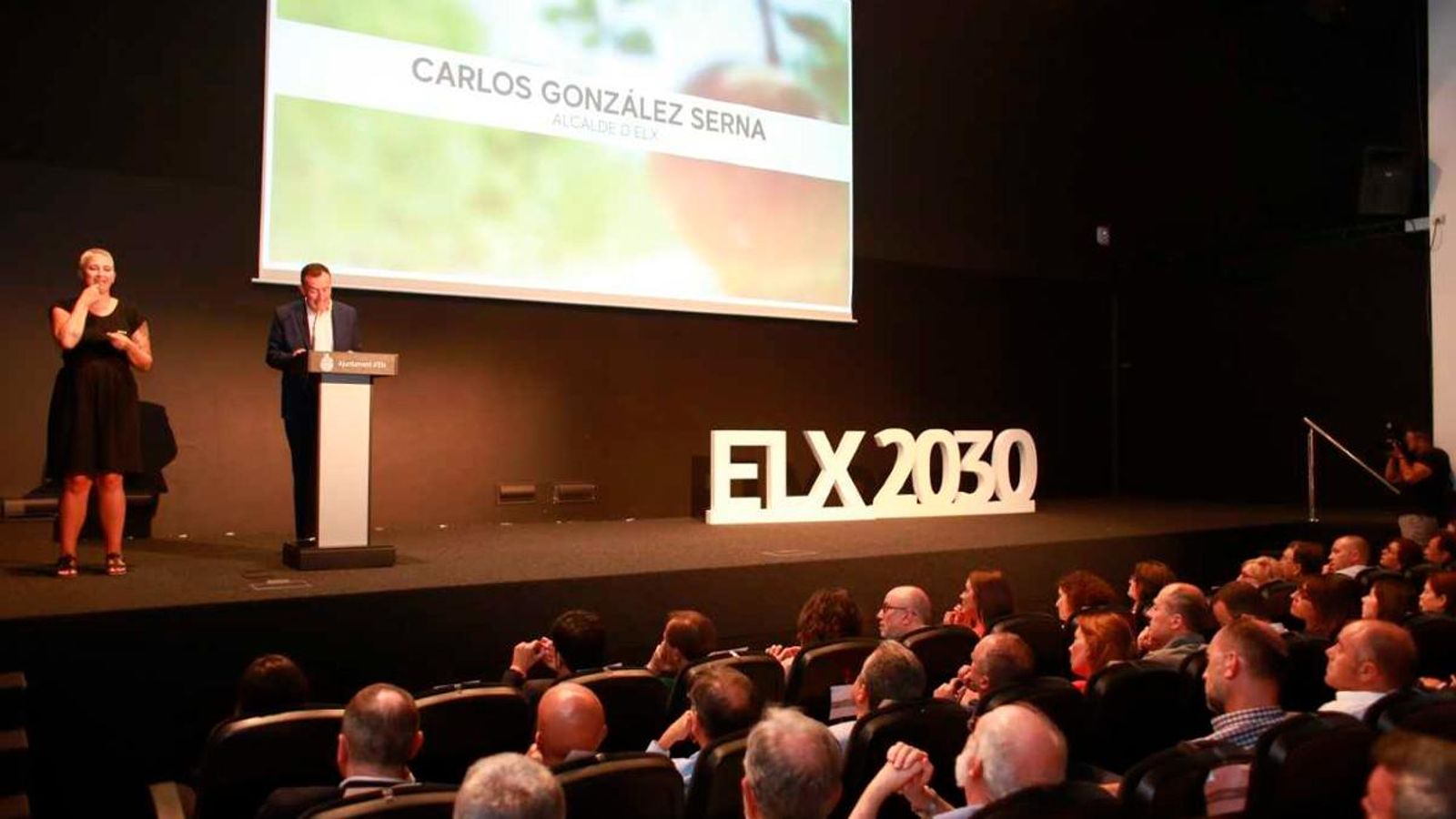 Carlos González Serna, alcalde d'Elx, durant la presentació
