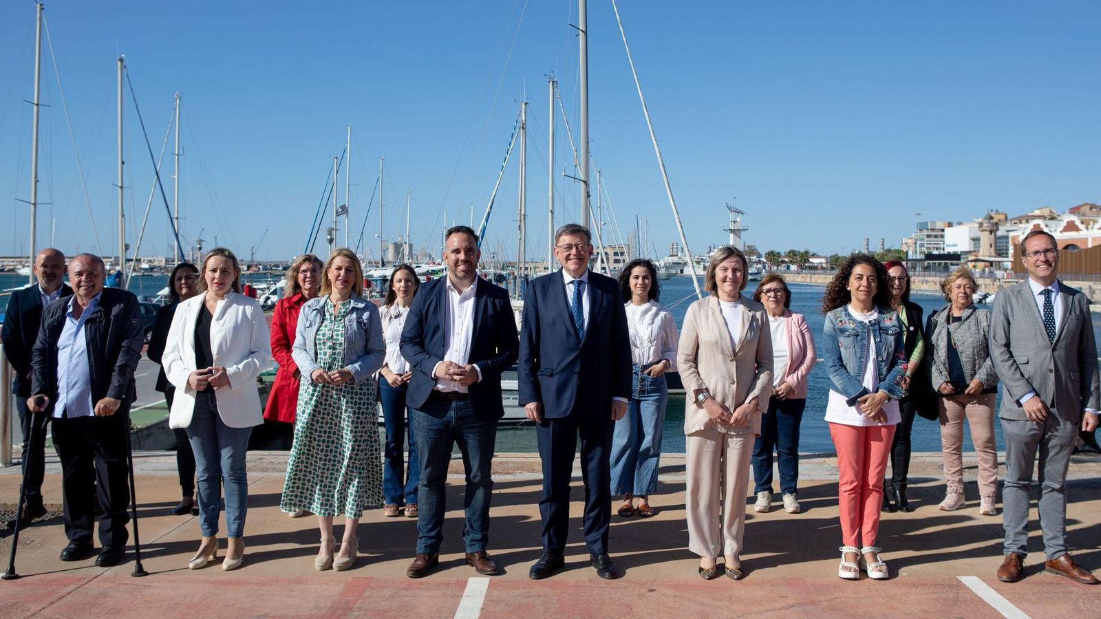 El president de la Generalitat posa amb els membres de la llista del PSPV per Castelló, al costat de Rafa Simó, que l'encapçala El president de la Generalitat posa amb els membres de la llista del PSPV per Castelló, al costat de Rafa Simó, que l'encapçala