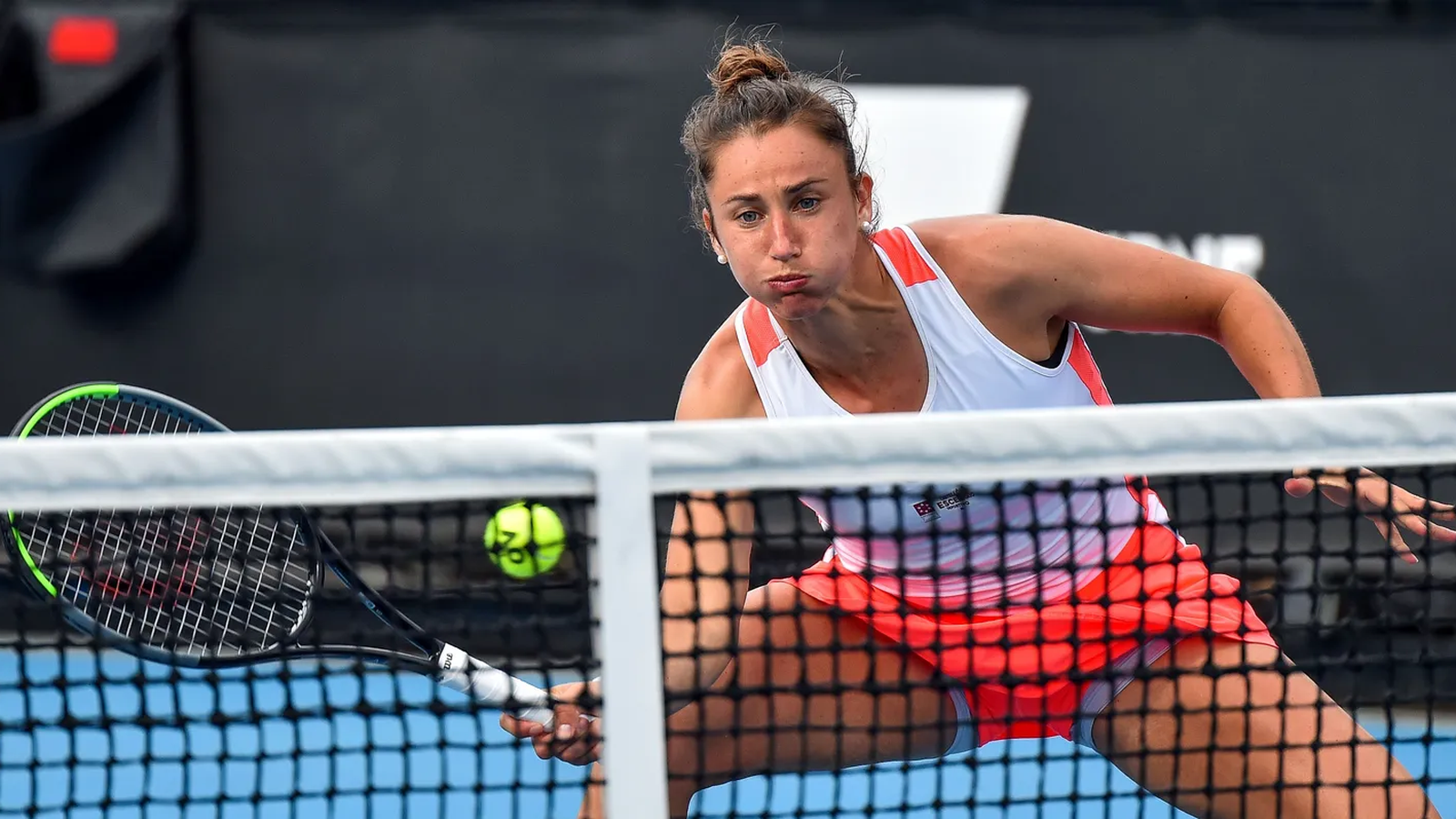 Sara Sorribes, en una acció del partit
