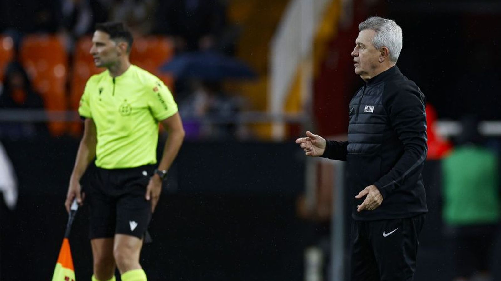 Javier Aguirre, a Mestalla, quan en 2023 dirigia el Mallorca