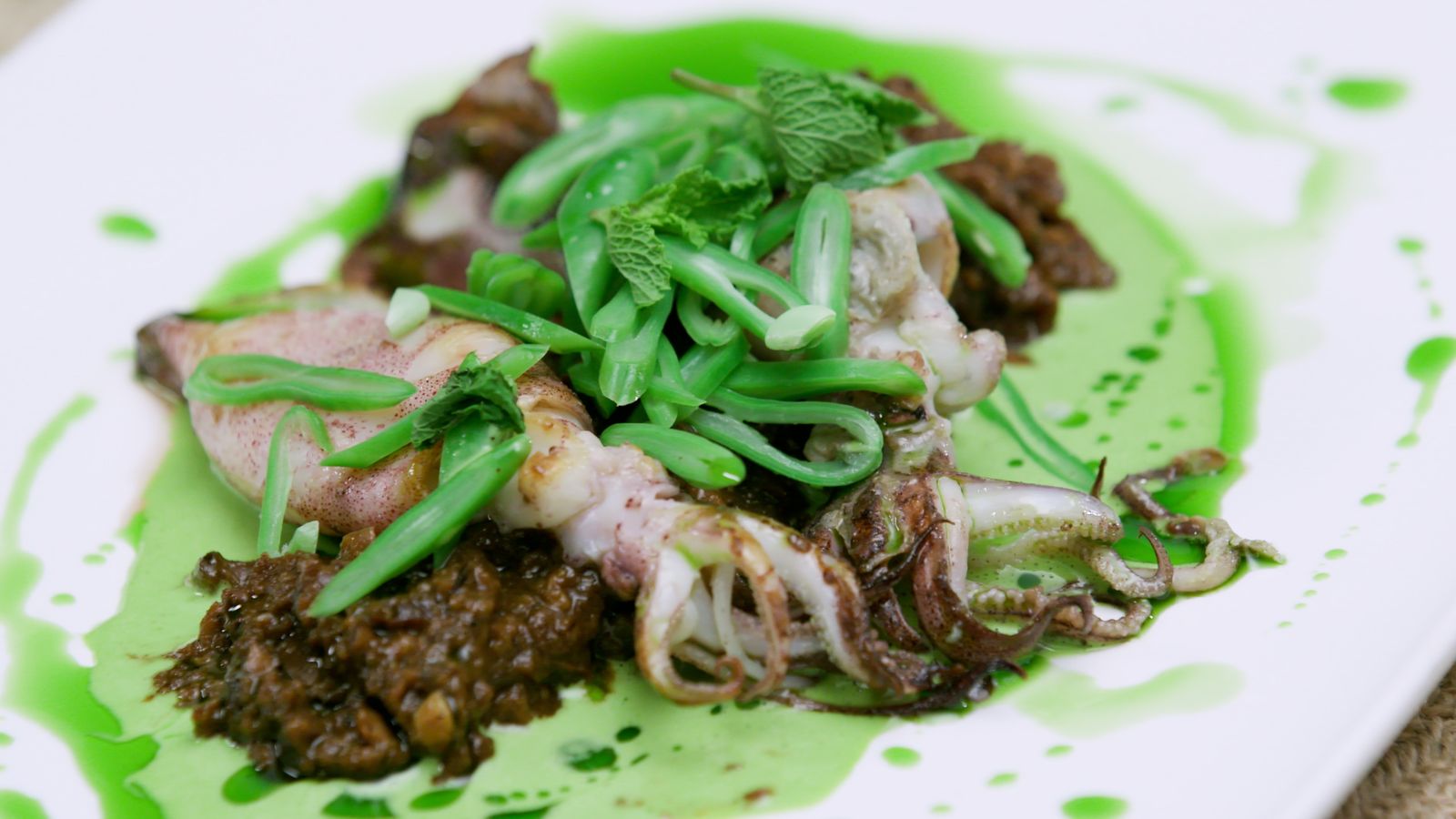 Guisat de sépia amb ceba i blanquet