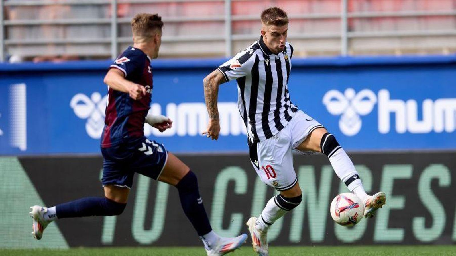 Raúl Sánchez, en una acció del partit
