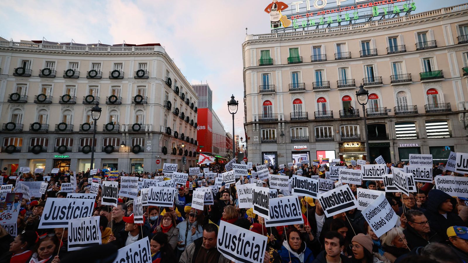 Els veneçolans es manifesten a Madrid