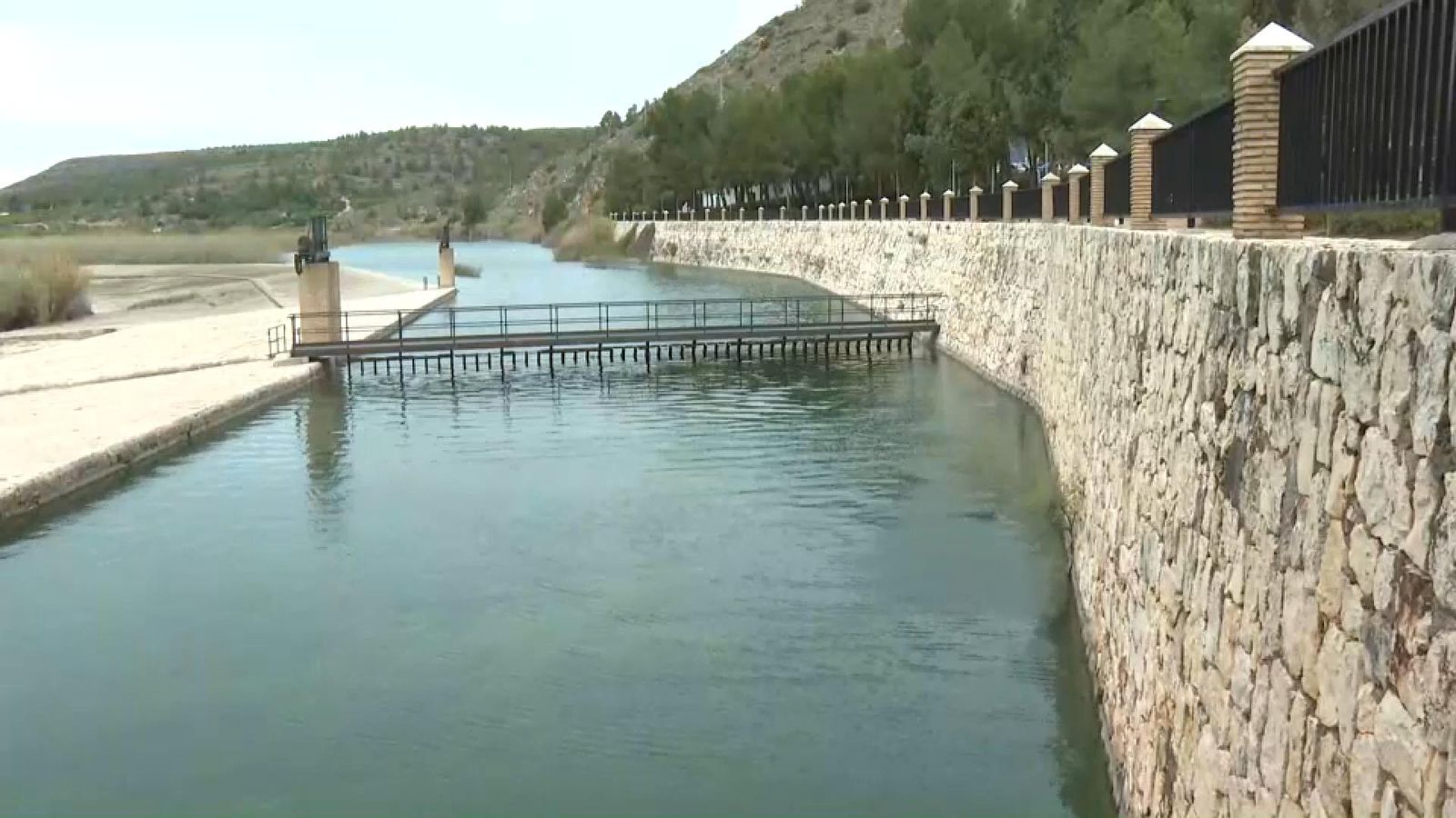 El Xúquer, al seu pas per l'assut d'Antella, d'on es subministra la Sèquia Reial del Xúquer