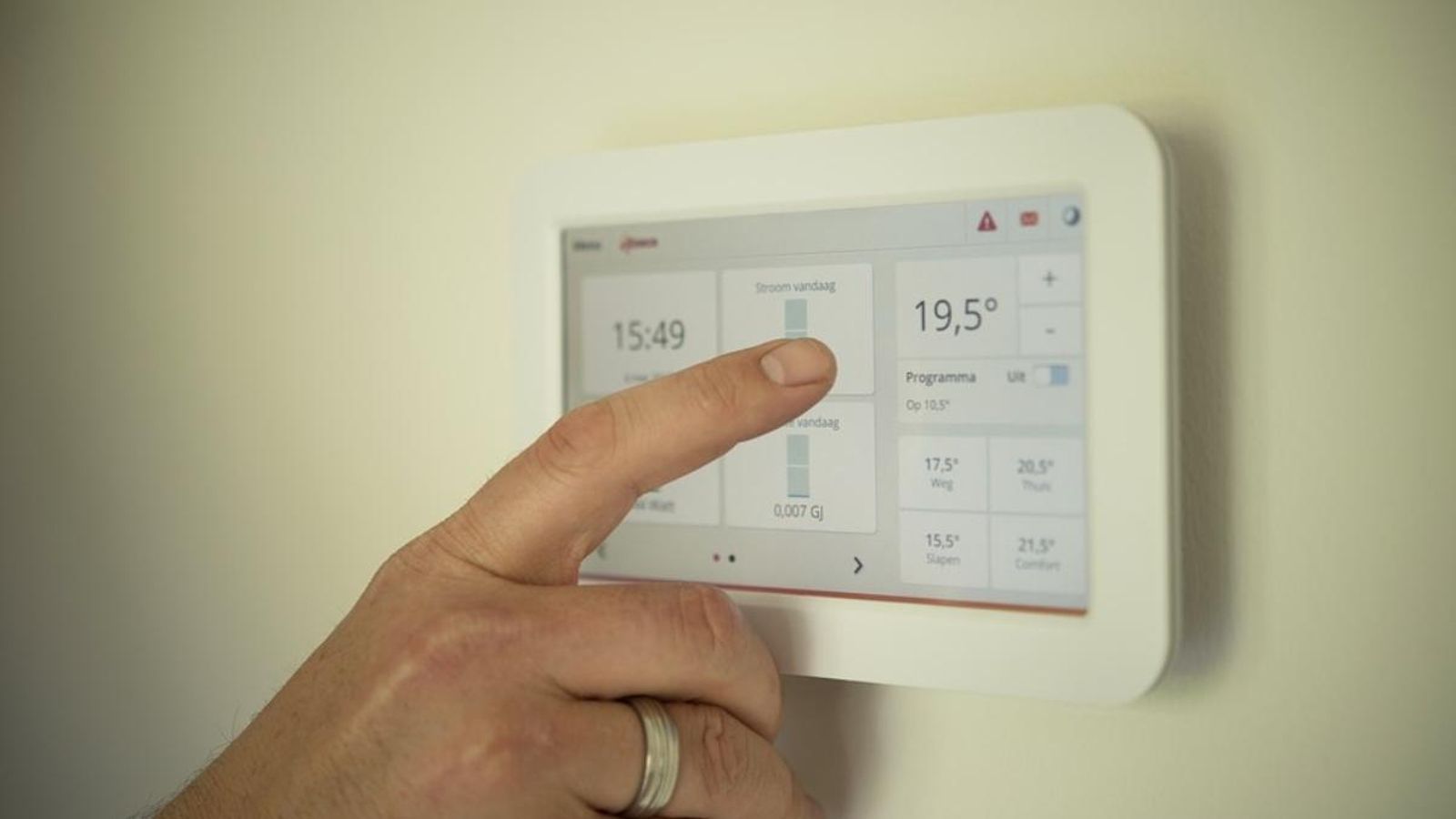 La quantitat de la subvenció es valorarà segons el grau de vulnerabilitat del beneficiari i la temperatura de la zona de residència. La quantitat de la subvenció es valorarà segons el grau de vulnerabilitat del beneficiari i la temperatura de la zona de residència.