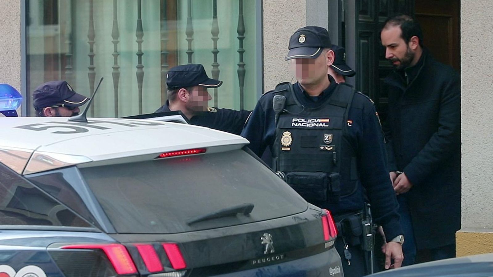 L'exprocurador socialista de les el procurador socialista a les Corts de Castella i Lleó, Ángel Hernández, abandona una comissaria aquest dimarts L'exprocurador socialista de les el procurador socialista a les Corts de Castella i Lleó, Ángel Hernández, abandona una comissaria aquest dimarts