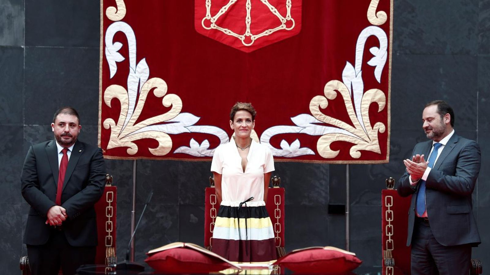 María Chivite, José Luis Ábalos i Unai Hualde, durant l'acte d'investidura