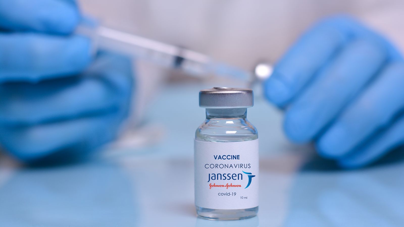 Un vial de la vacuna de Janssen