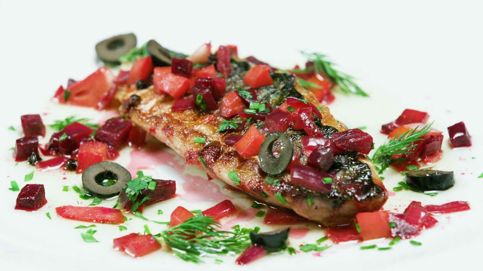 Cavalla amb escabetx de remolatxa