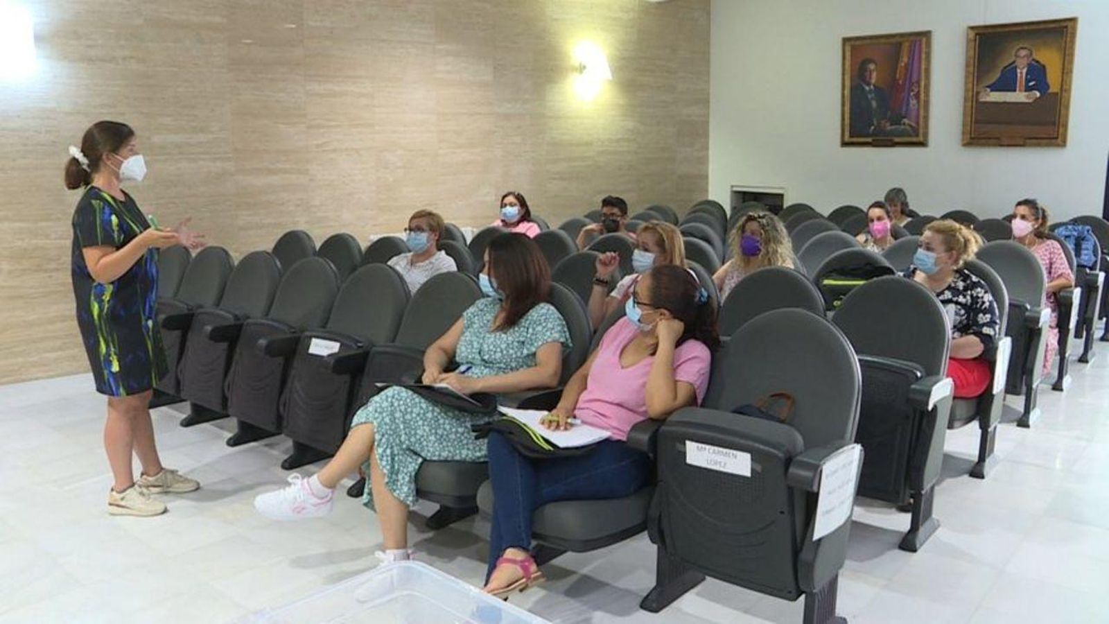 Dones rurals es formen per a crear cooperatives on atendre persones grans