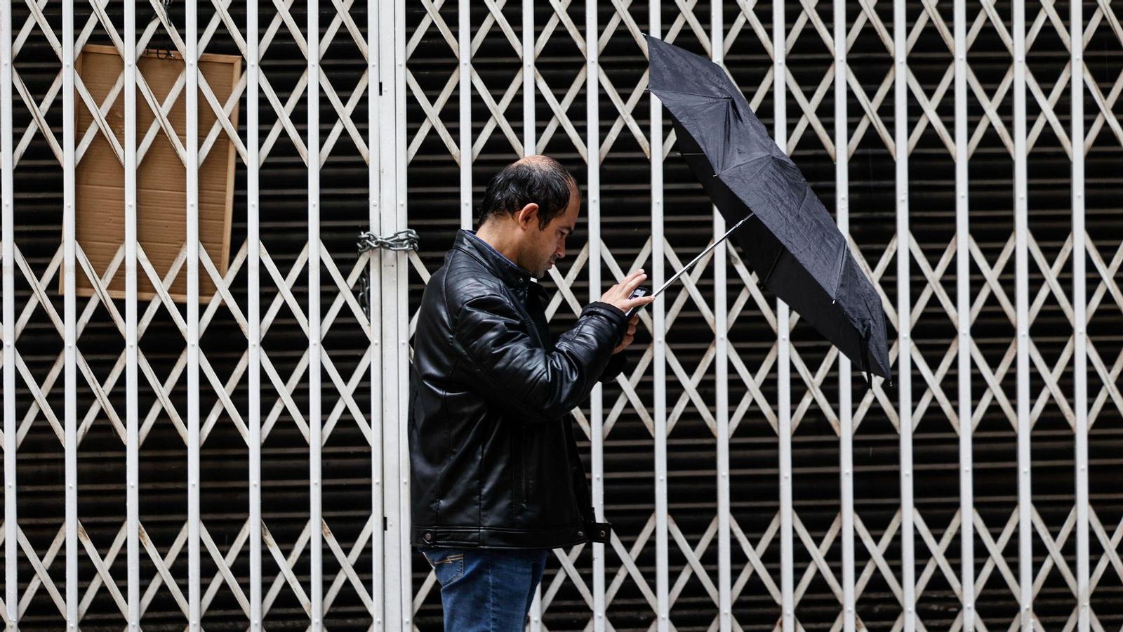 Les pluges es redueixen després d'un dissabte passat per aigua en tot el territori