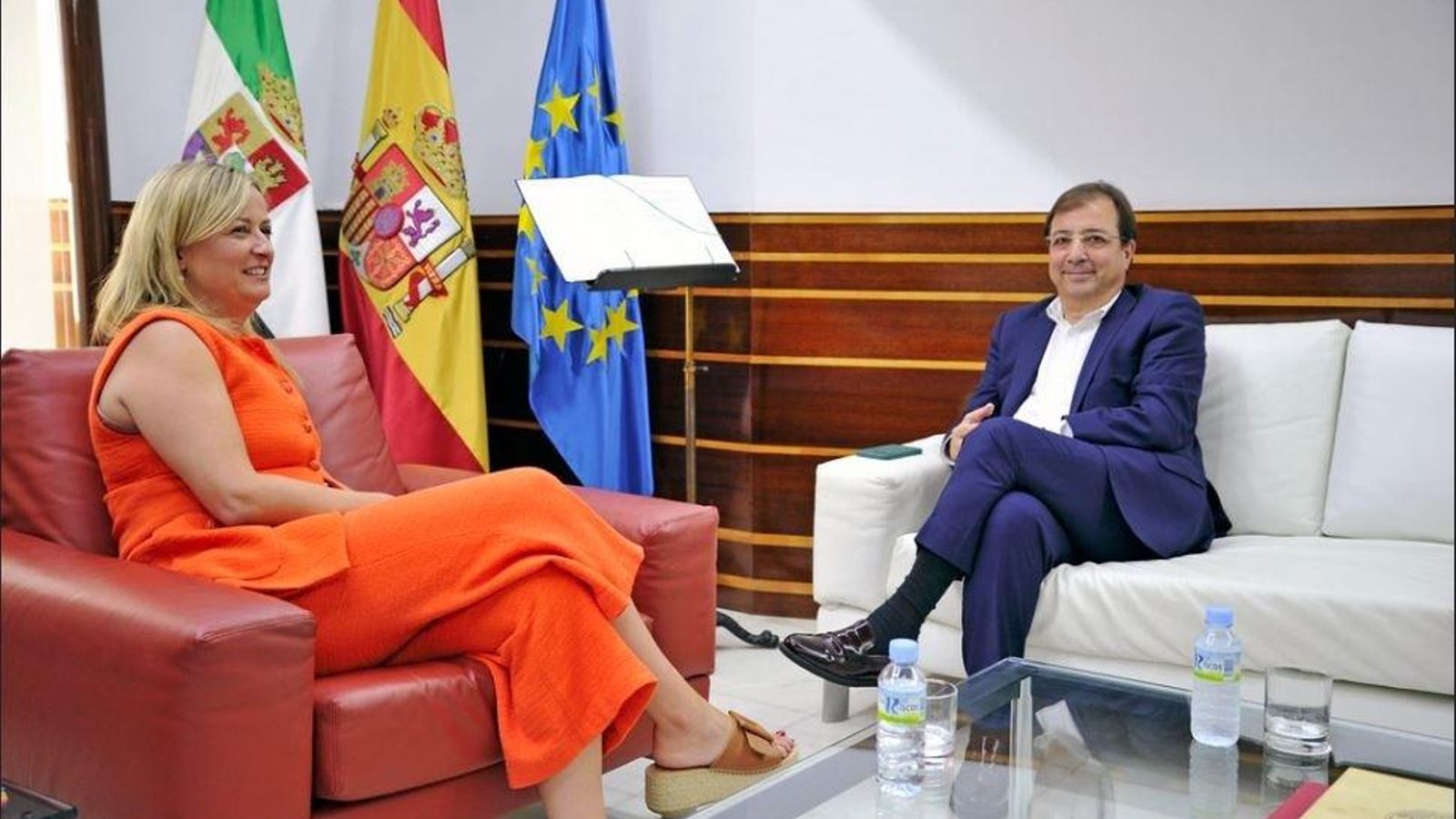 La presidenta de l'Assemblea d'Extremadura, Blanca Martín, es reuneix amb el candidat socialista, Guillermo Fernández Vara La presidenta de l'Assemblea d'Extremadura, Blanca Martín, es reuneix amb el candidat socialista, Guillermo Fernández Vara