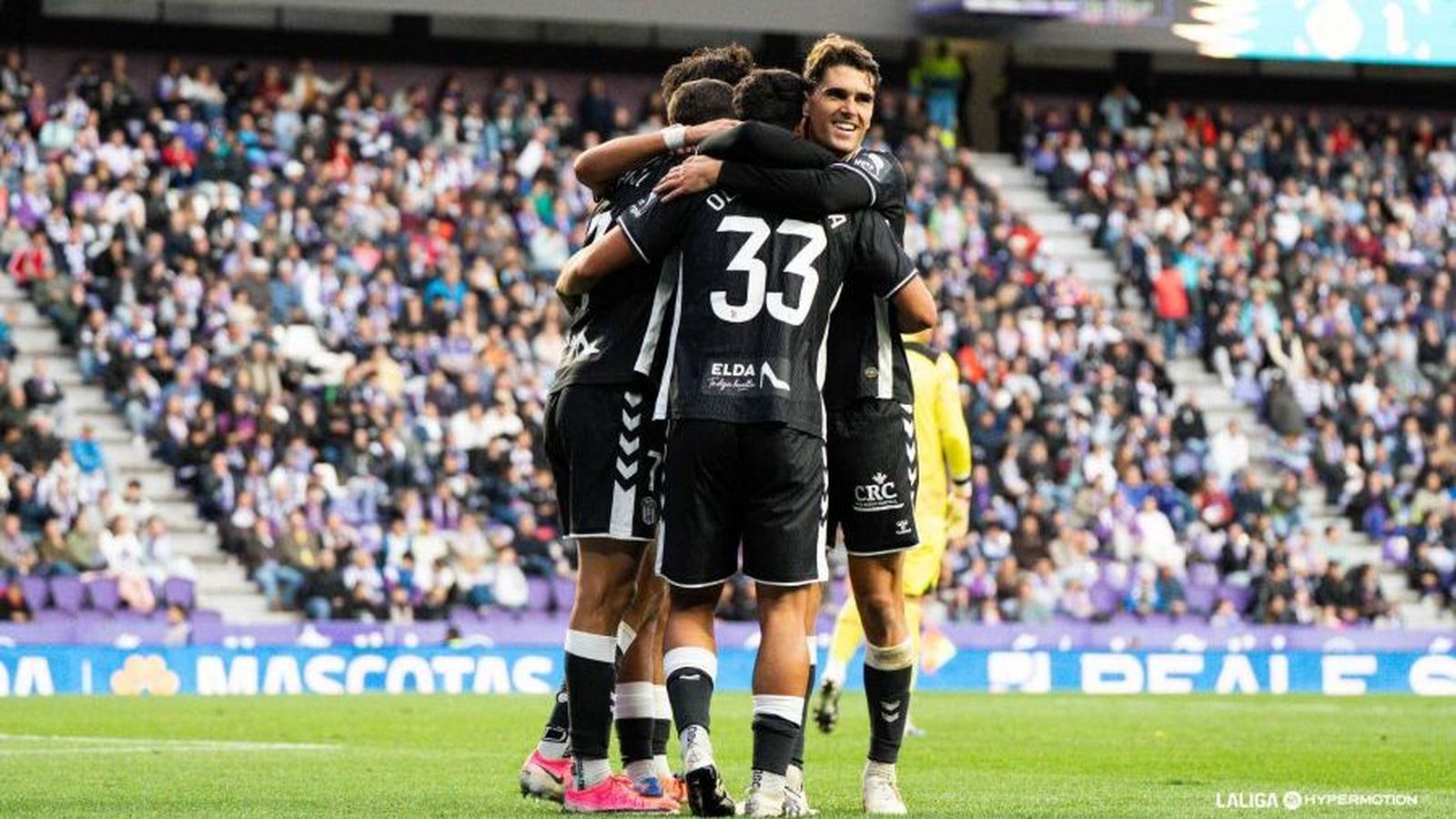 Els jugadors de l'Eldense celebren un dels gols