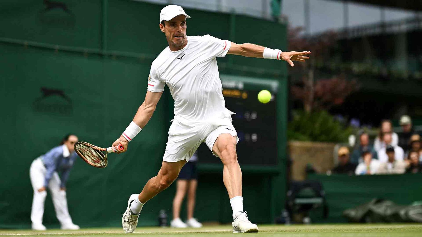 Roberto Bautista, en un partit a Wimbledon