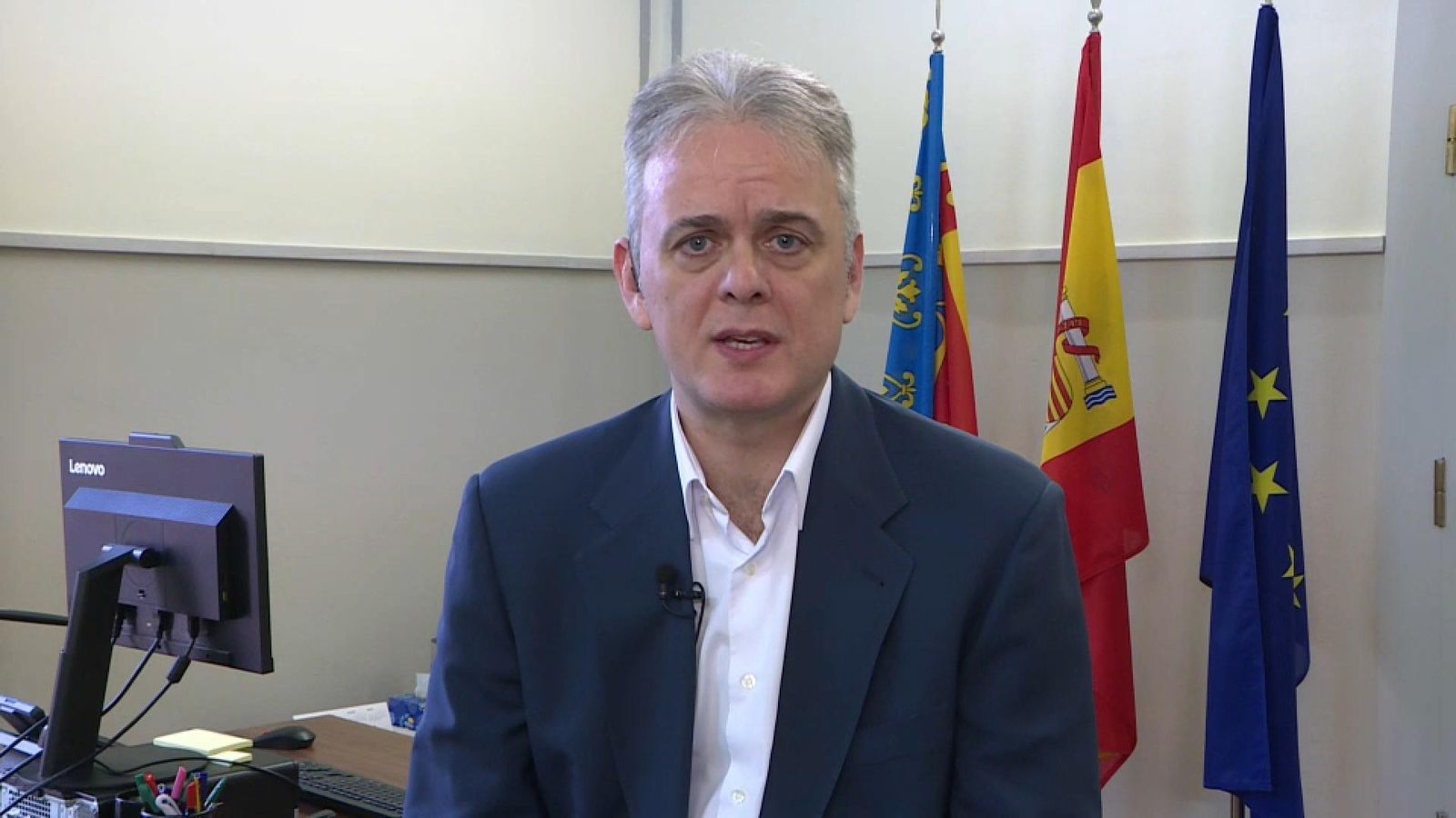 El vicepresident segon i conseller d'Habitatge i Arquitectura Bioclimàtica, Hèctor Illueca atén À Punt des d'Alacant