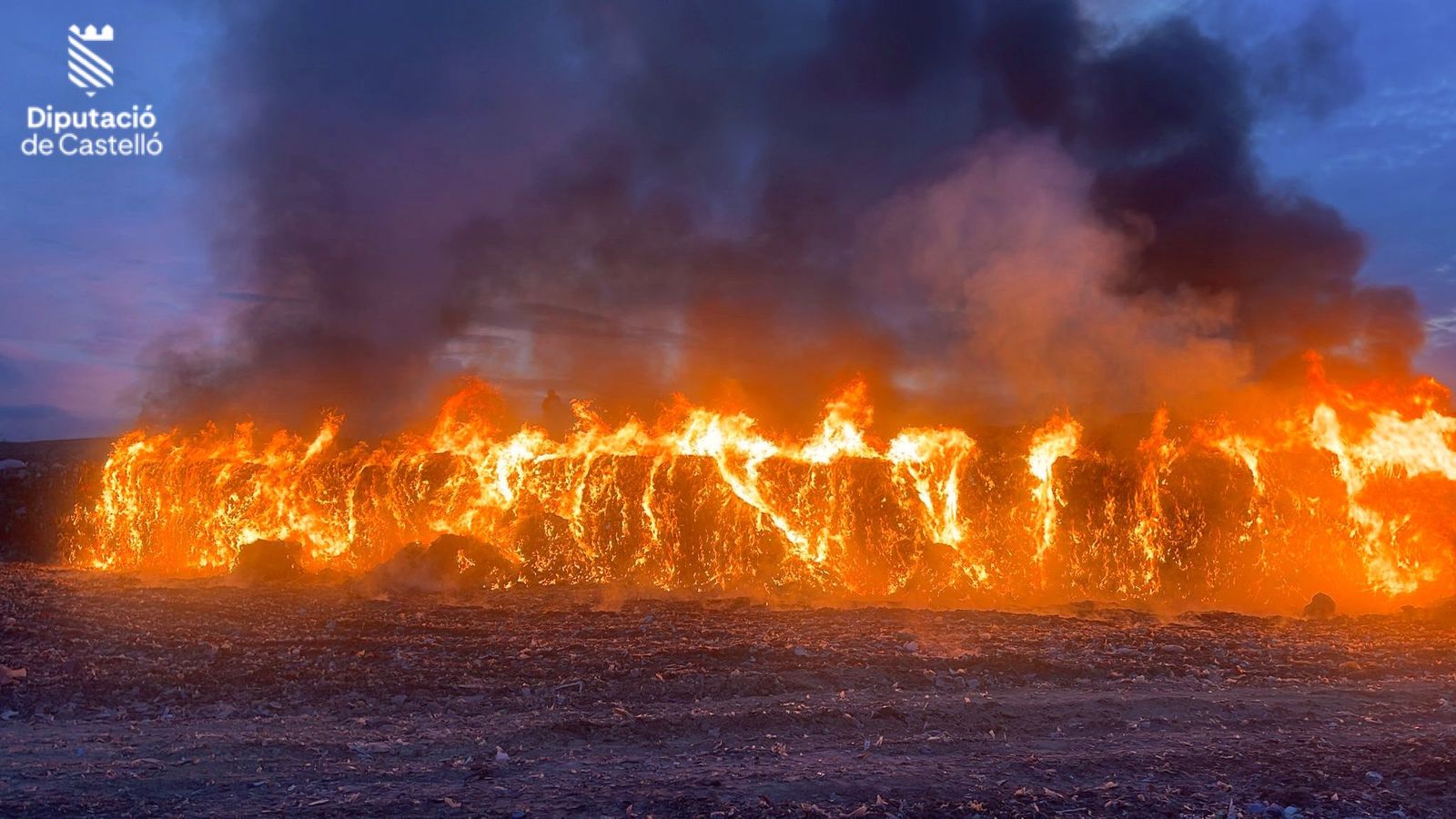 Incendi d'una planta de reciclatge a Cervera del Maestre