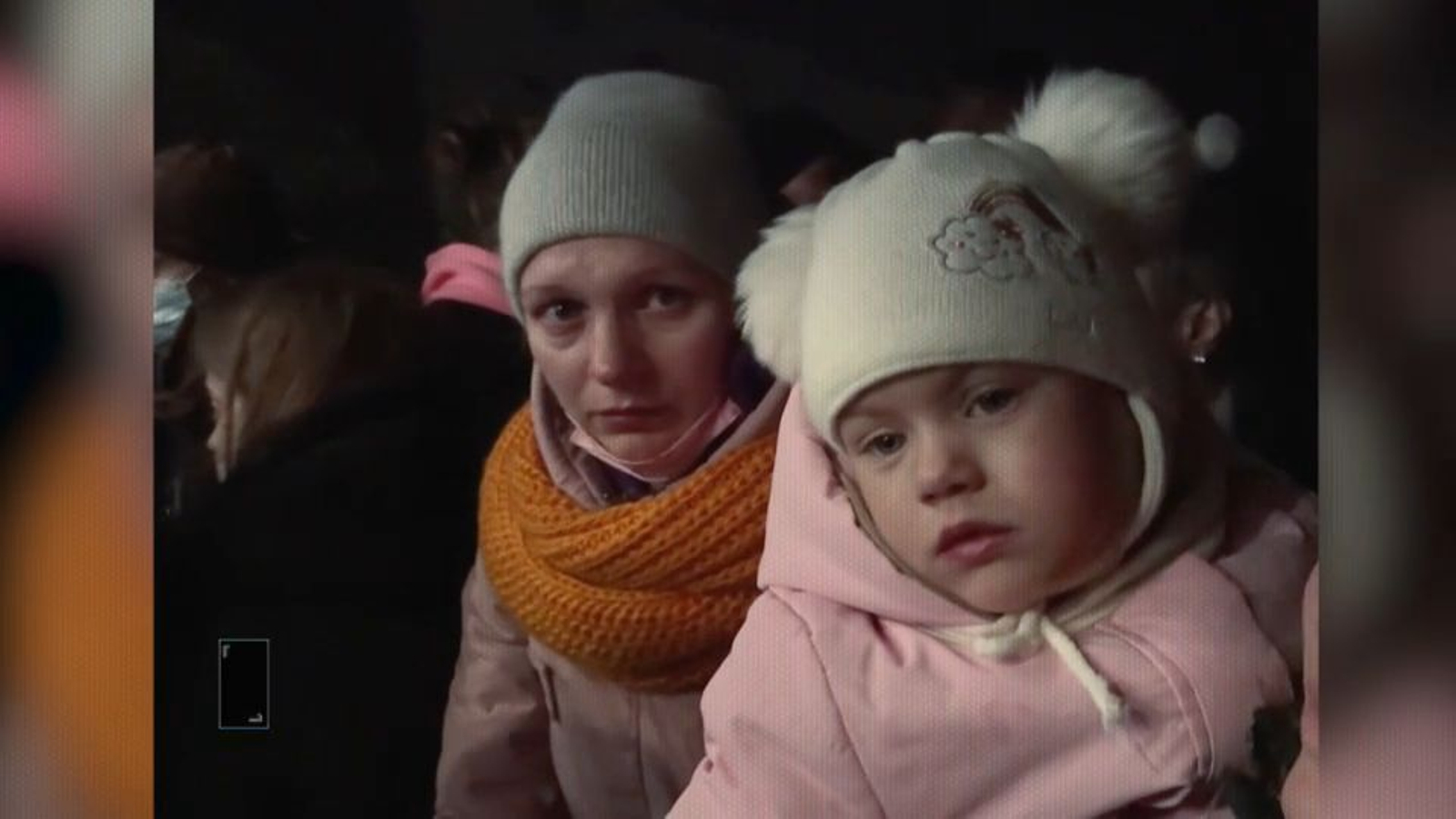 Xiquets i xiquetes esperen al bunker