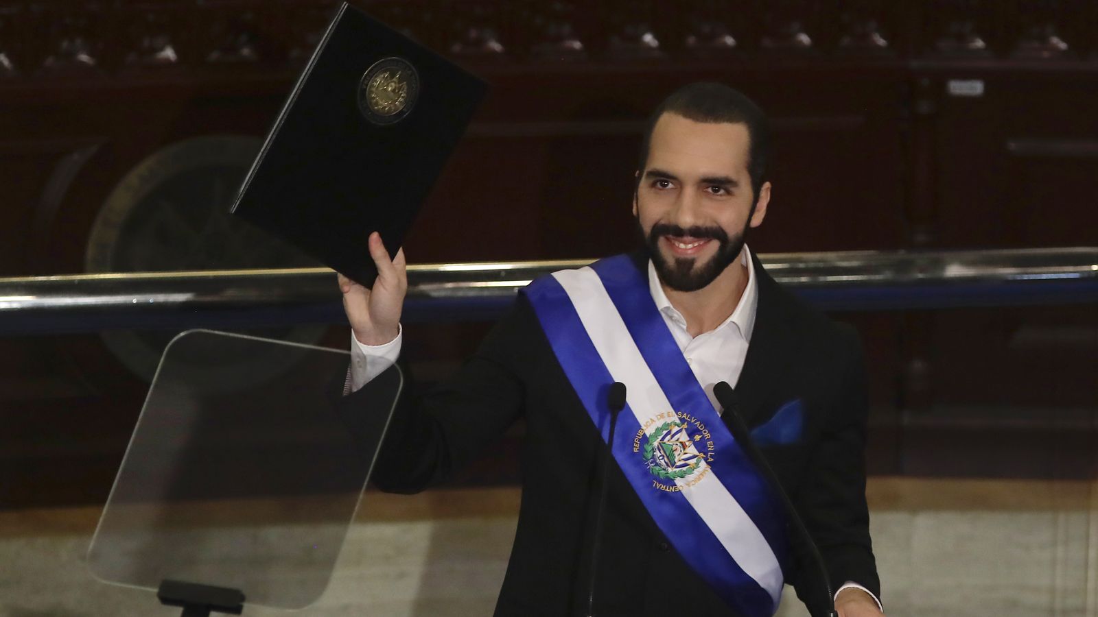 El president d'El Salvador, Nayib Bukele, parla davant el Congrés pel seu quart any de govern