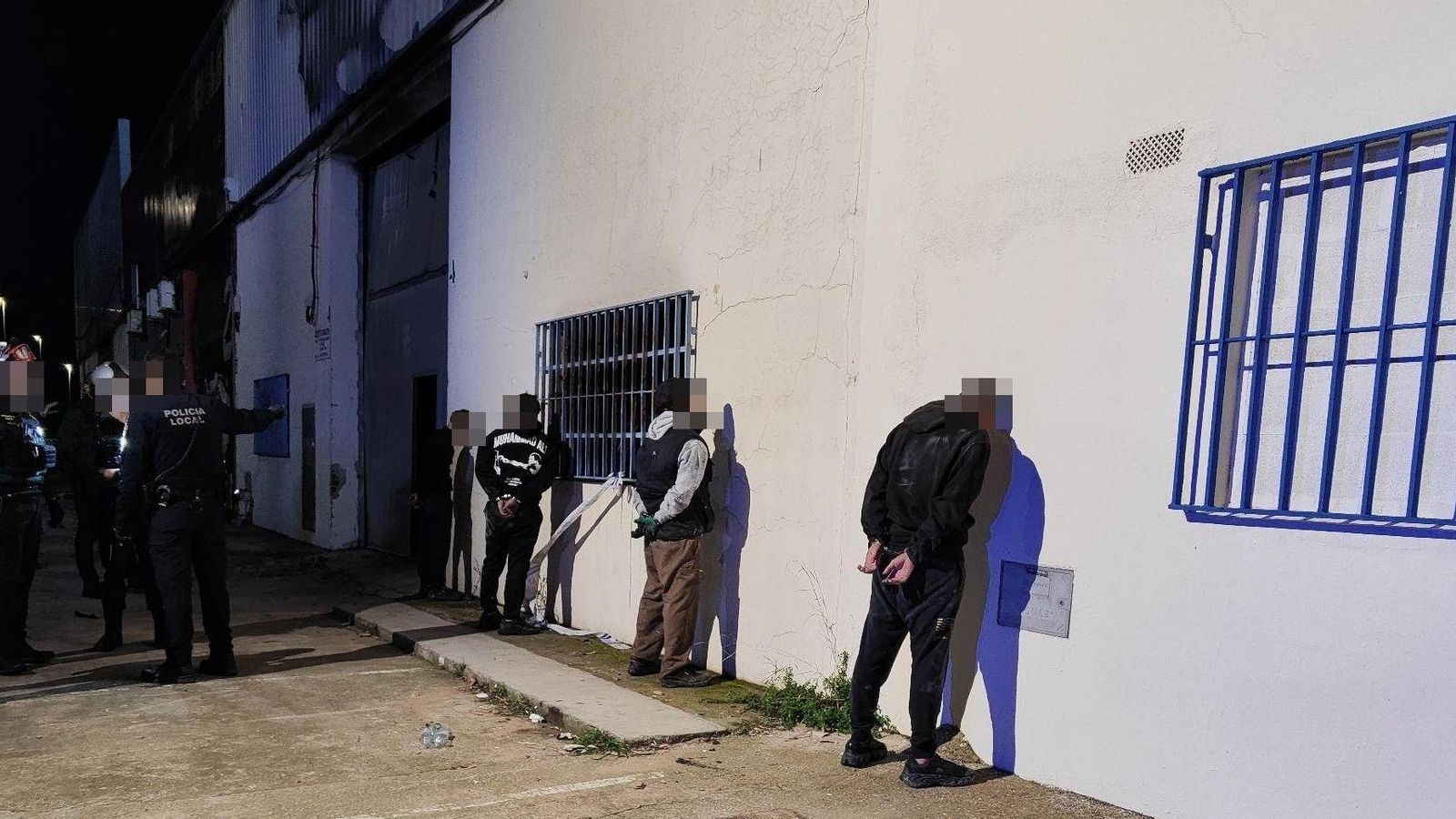 Els agents amb els quatre detinguts