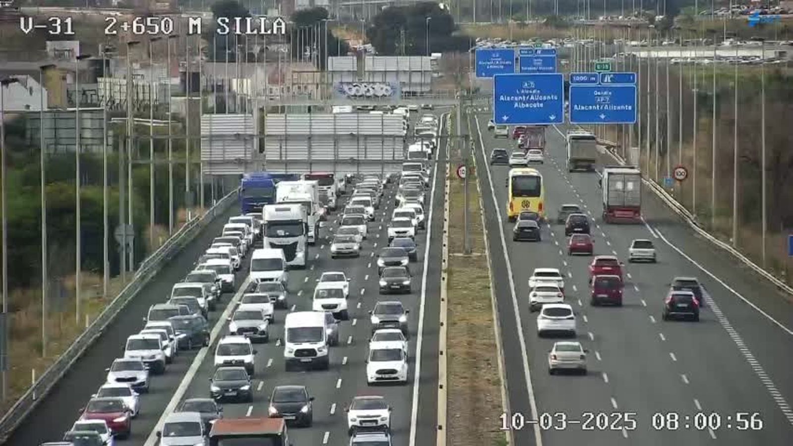 La V-31, col·lapsada de cotxes a primera hora d'este dilluns