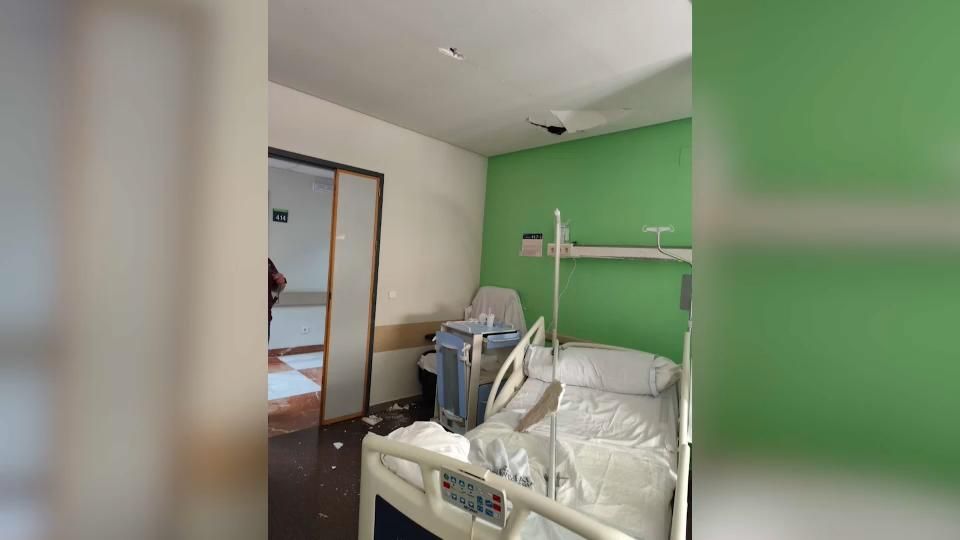 Cau una part del sostre damunt d'un pacient ingressat a l'Hospital General Doctor Balmis d'Alacant